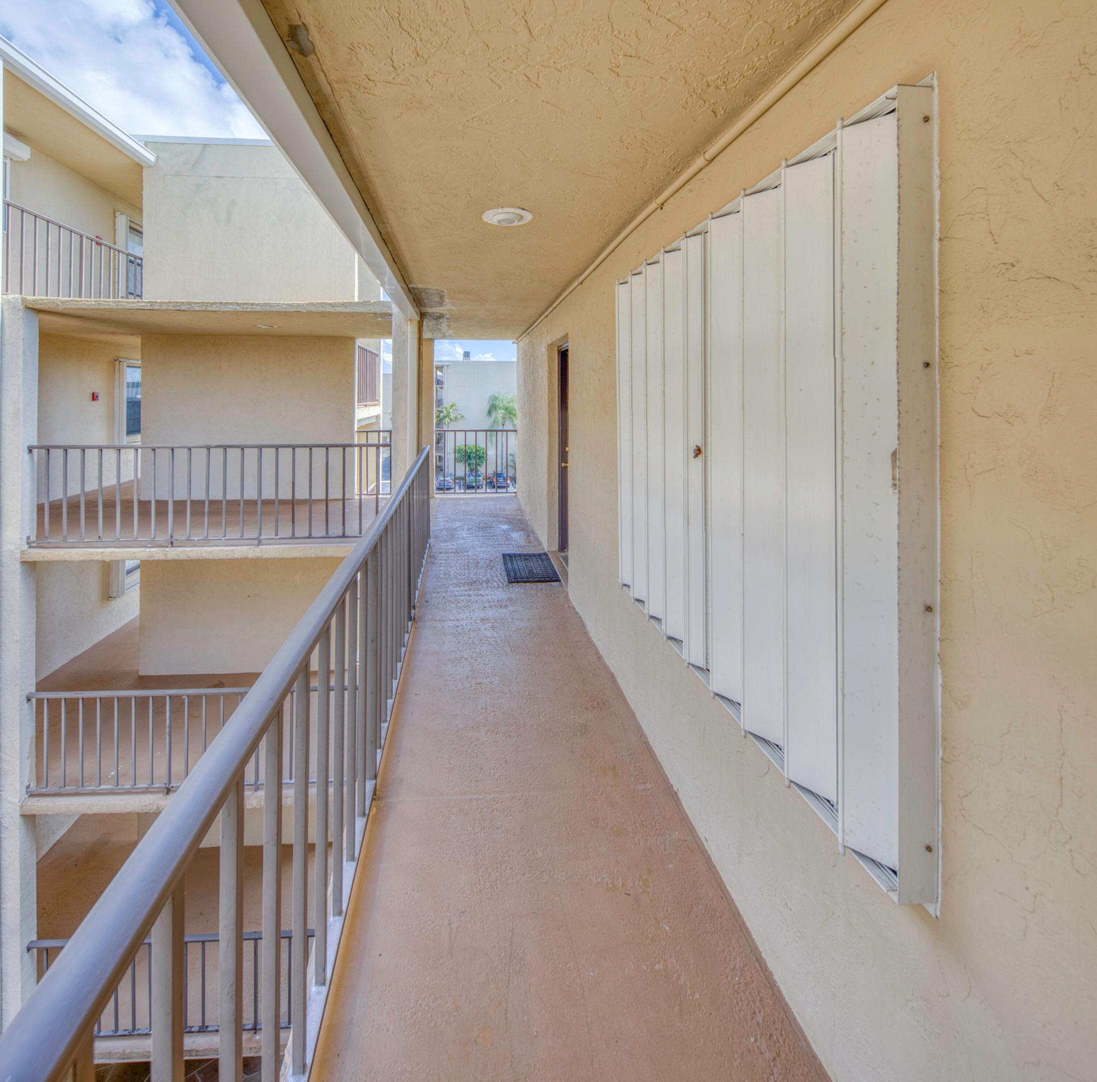HIDDEN HARBOUR OF THE PALM BEACHES COND DECL FILED - Residential