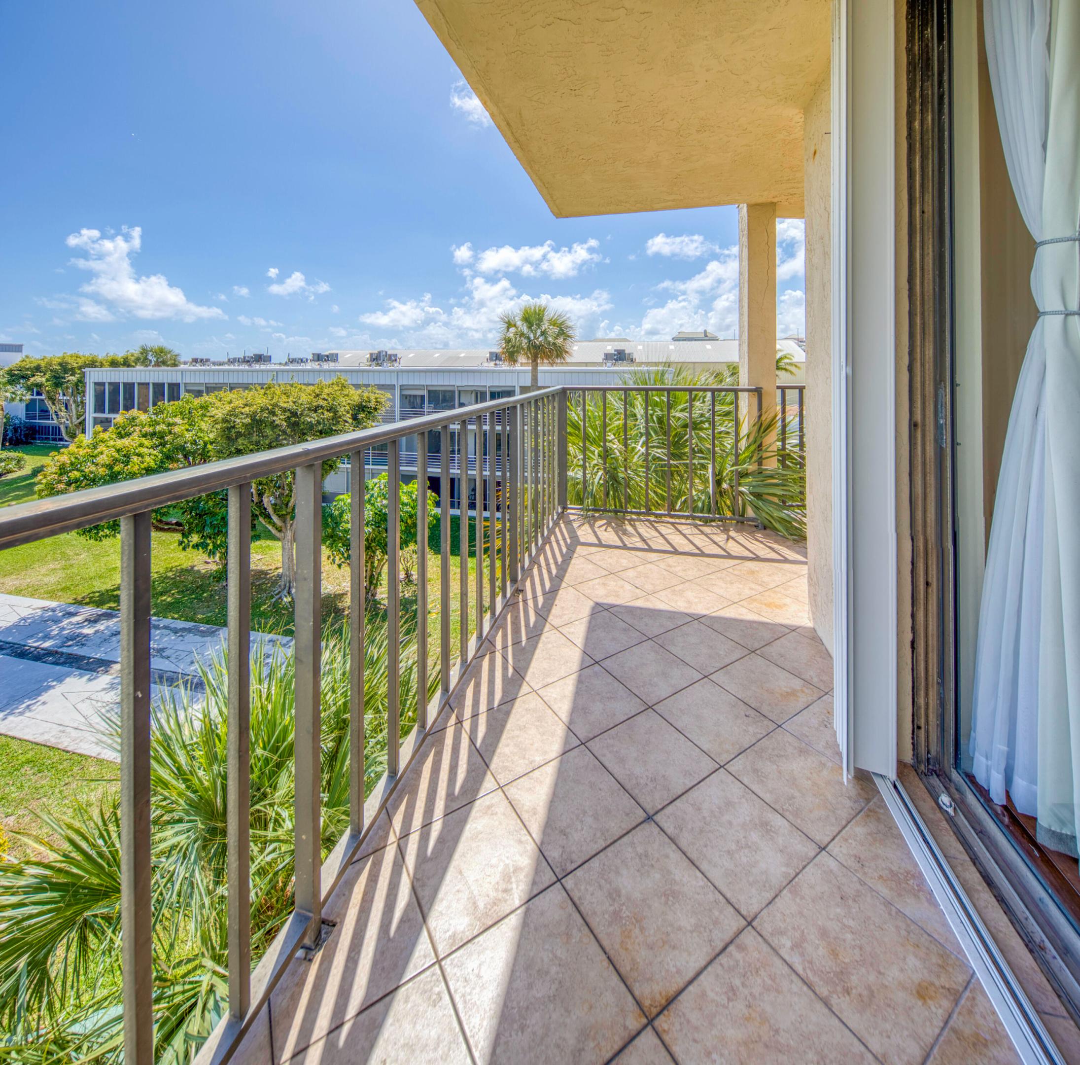 HIDDEN HARBOUR OF THE PALM BEACHES COND DECL FILED - Residential