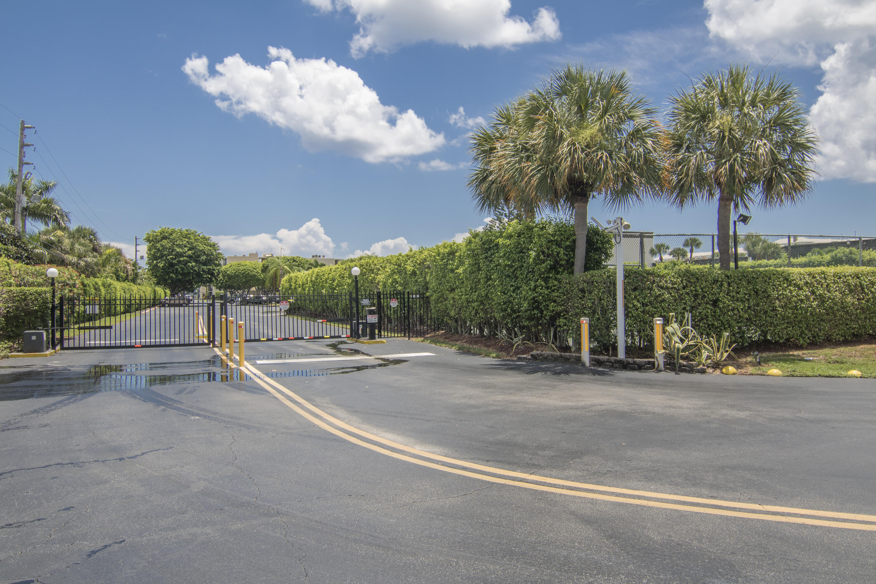 HIDDEN HARBOUR OF THE PALM BEACHES COND DECL FILED - Residential