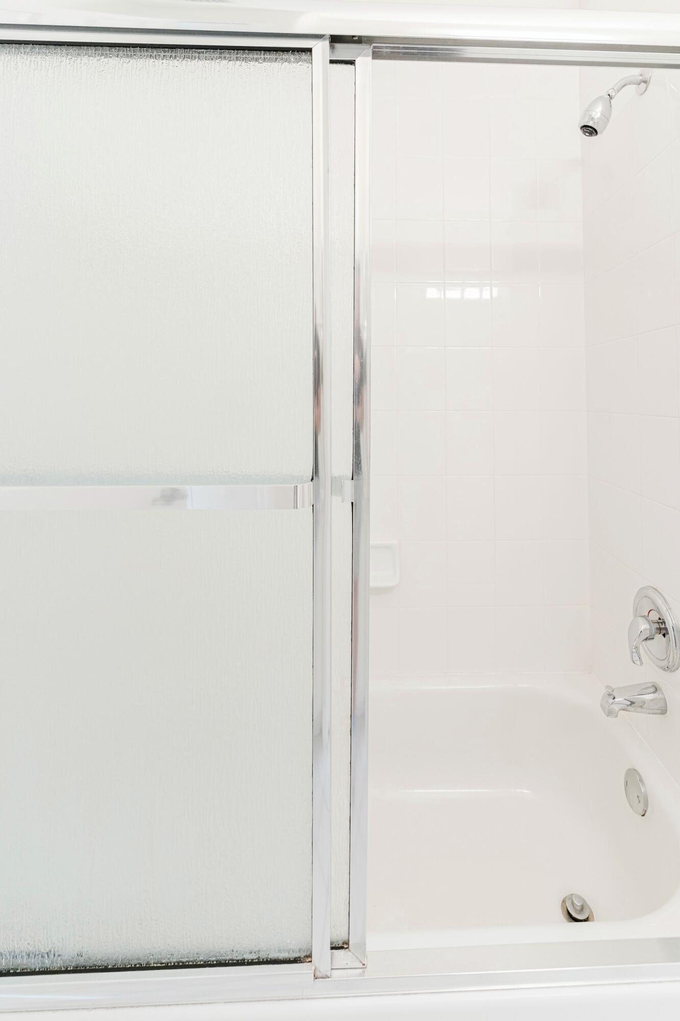 BOCA FALLS PAR T - Residential Lease