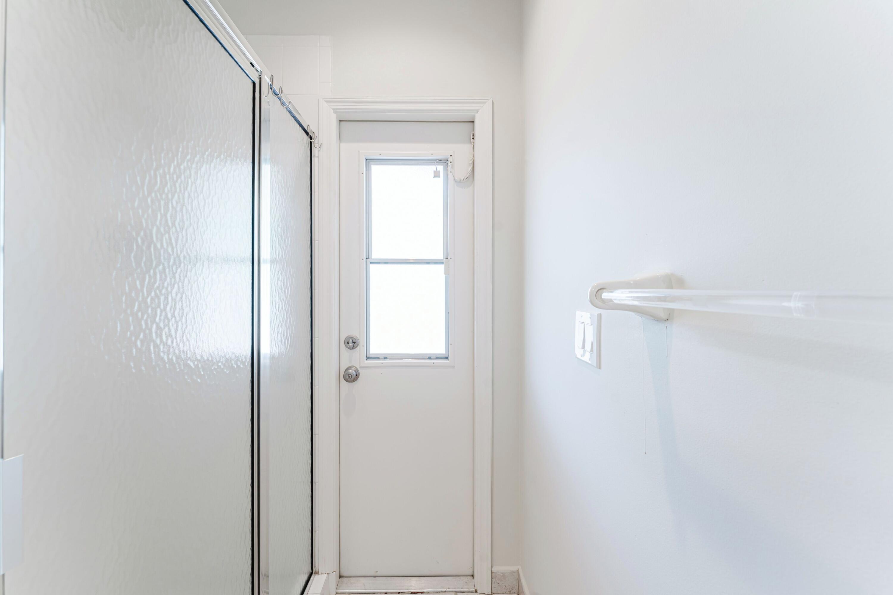BOCA FALLS PAR T - Residential Lease