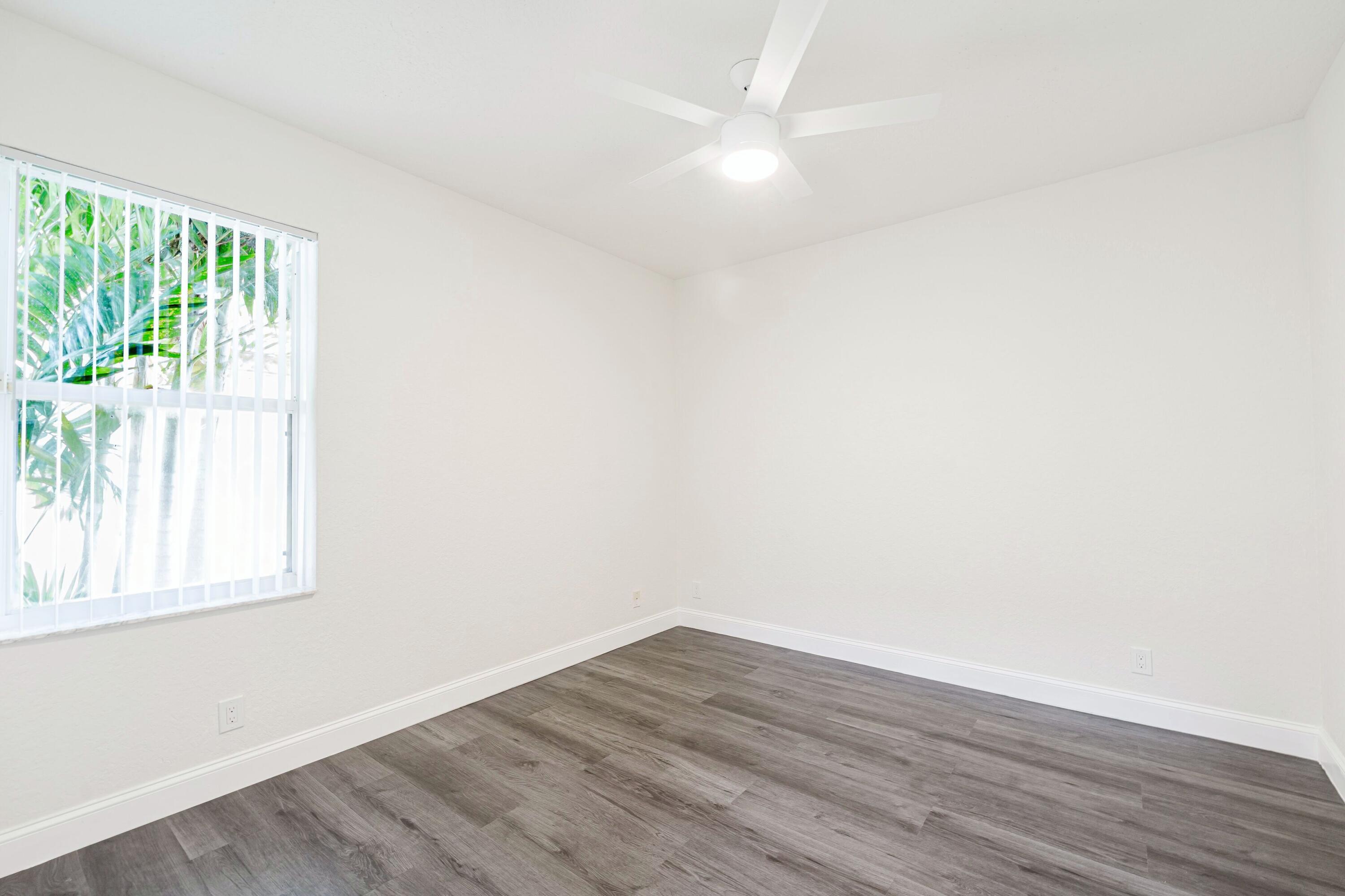 BOCA FALLS PAR T - Residential Lease