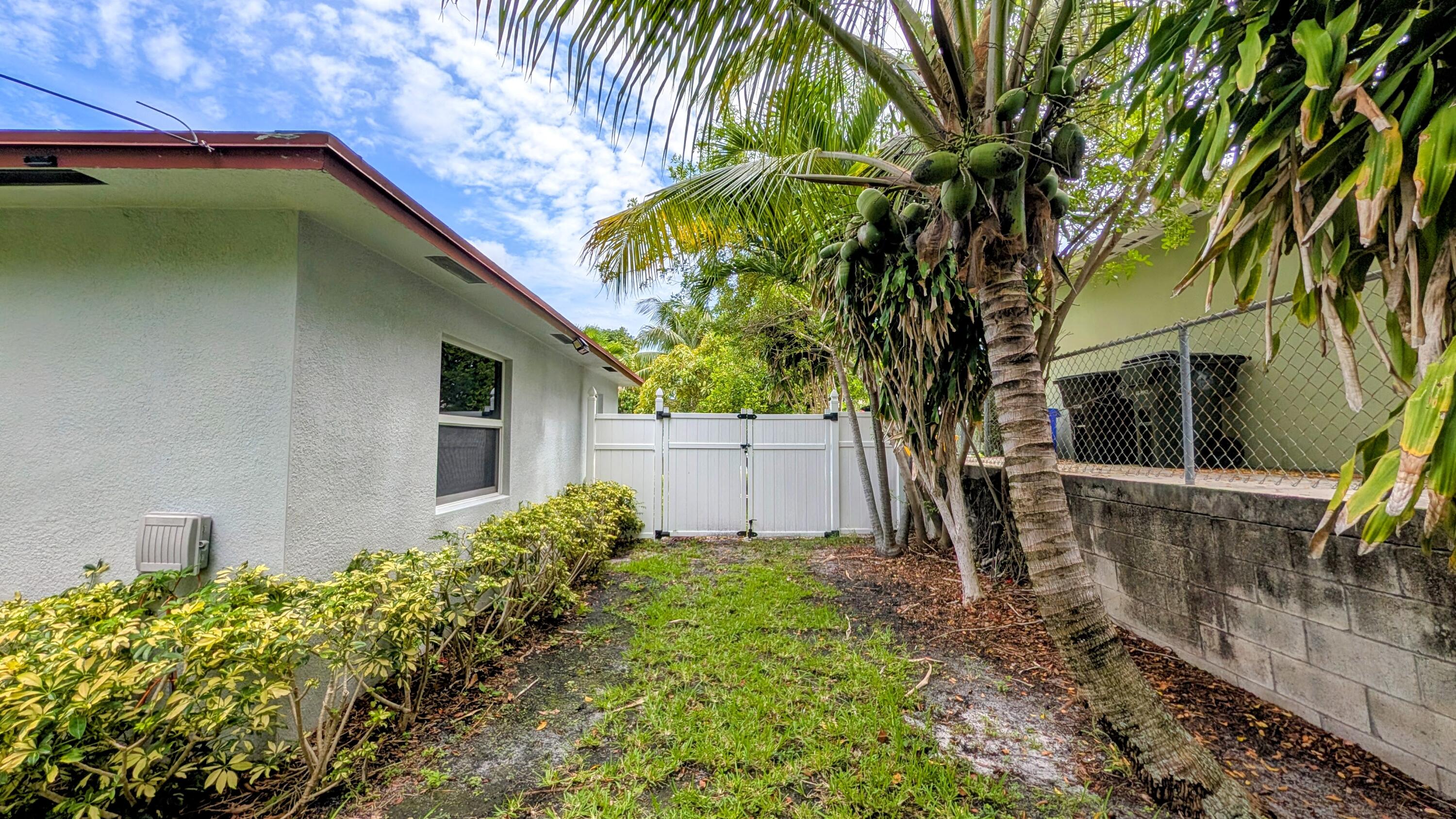 LAKE CLARKE SOUTH - Residential Lease