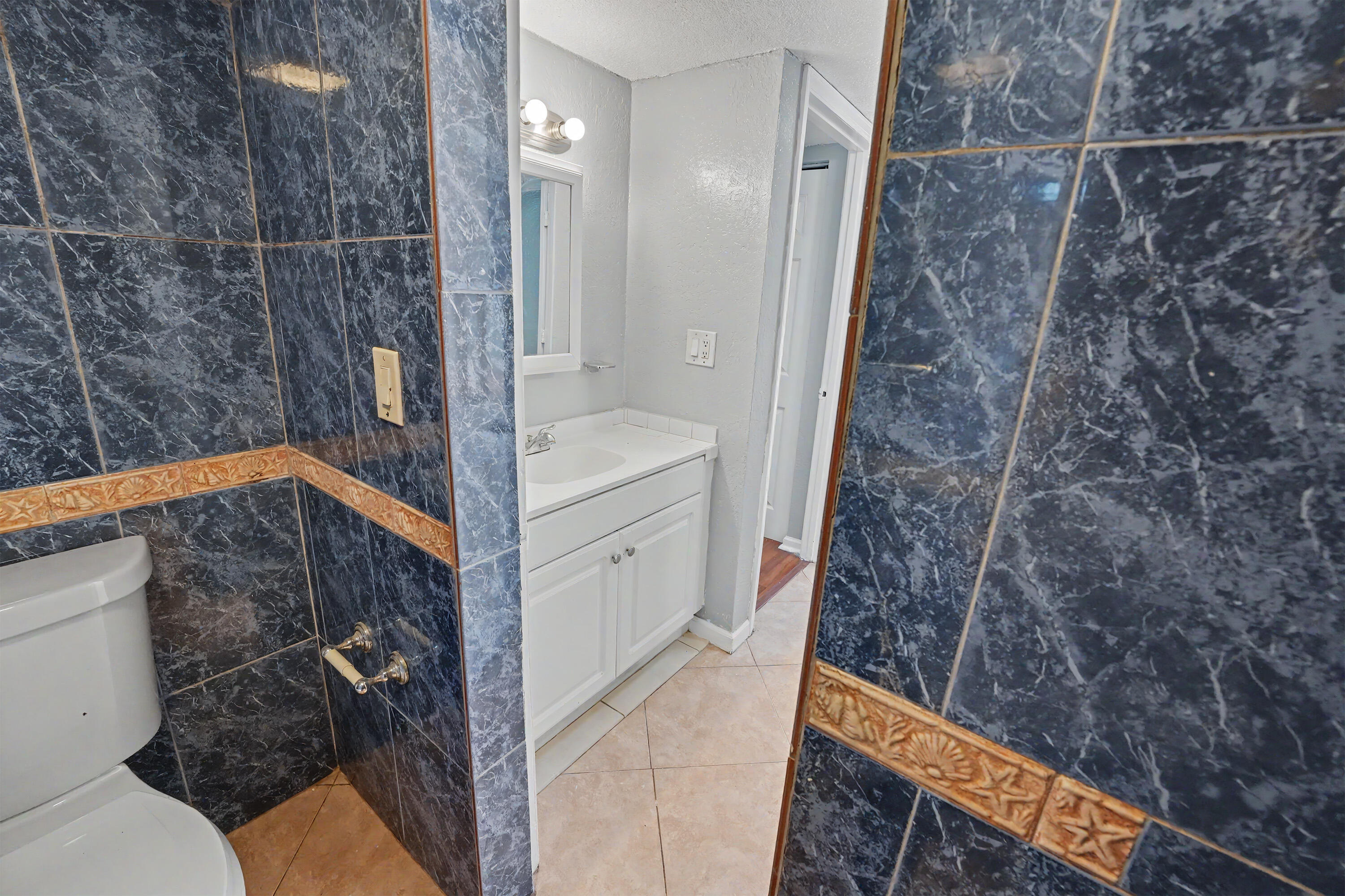 TOWN SQUARE CONDO - Residential