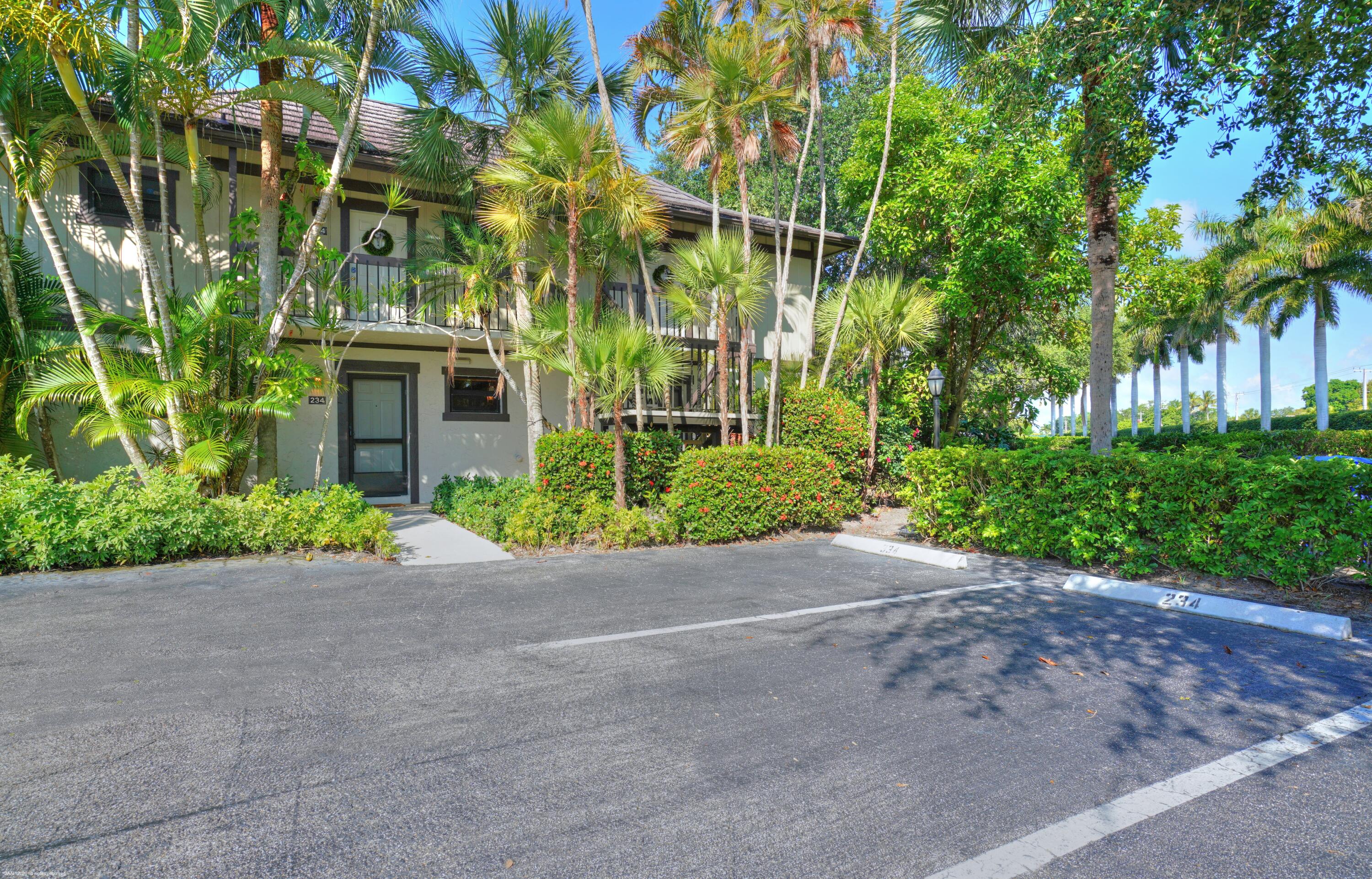 BAGATTELLE CONDO - Residential Lease