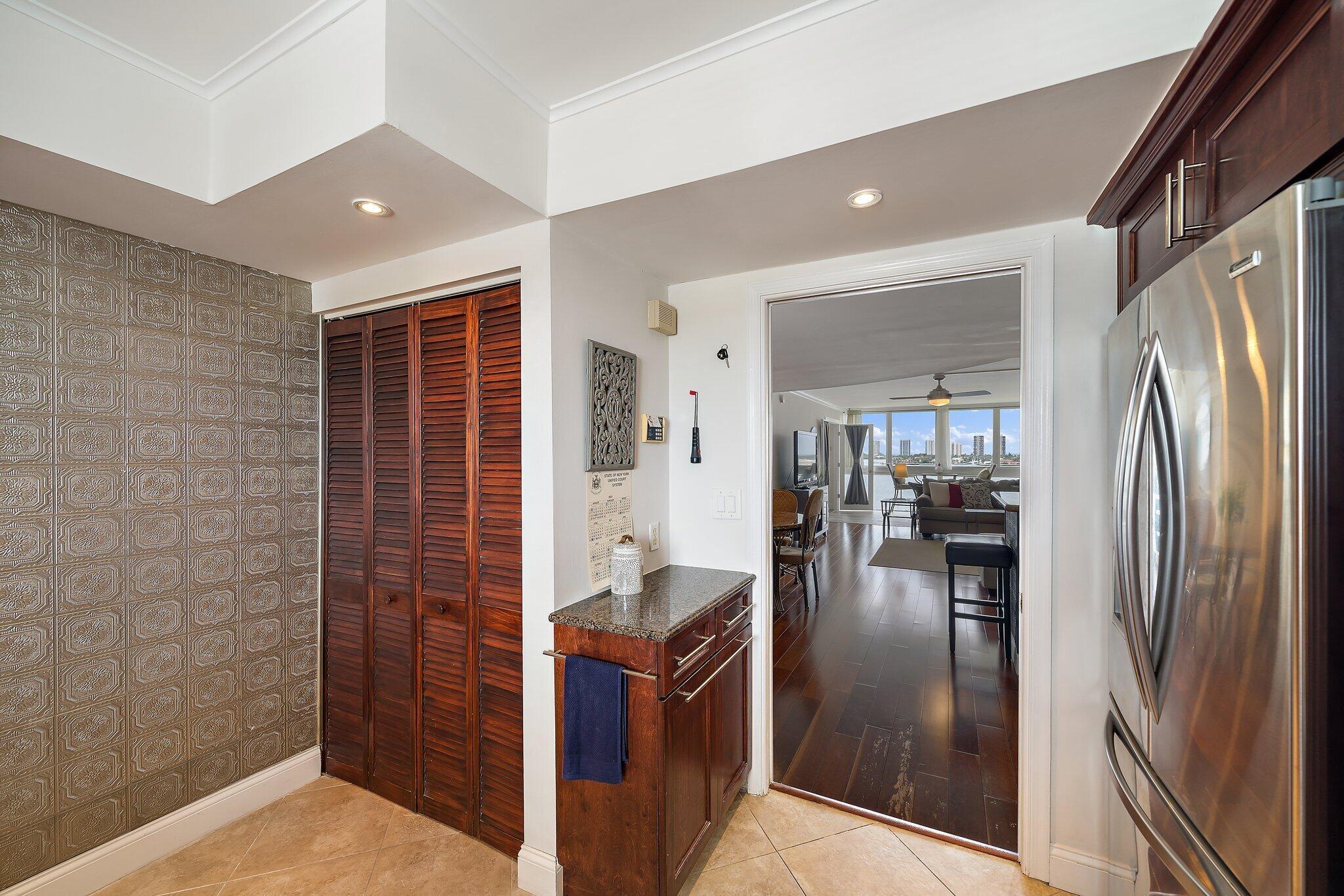 LAKE HARBOUR TOWERS CONDO - Residential Lease