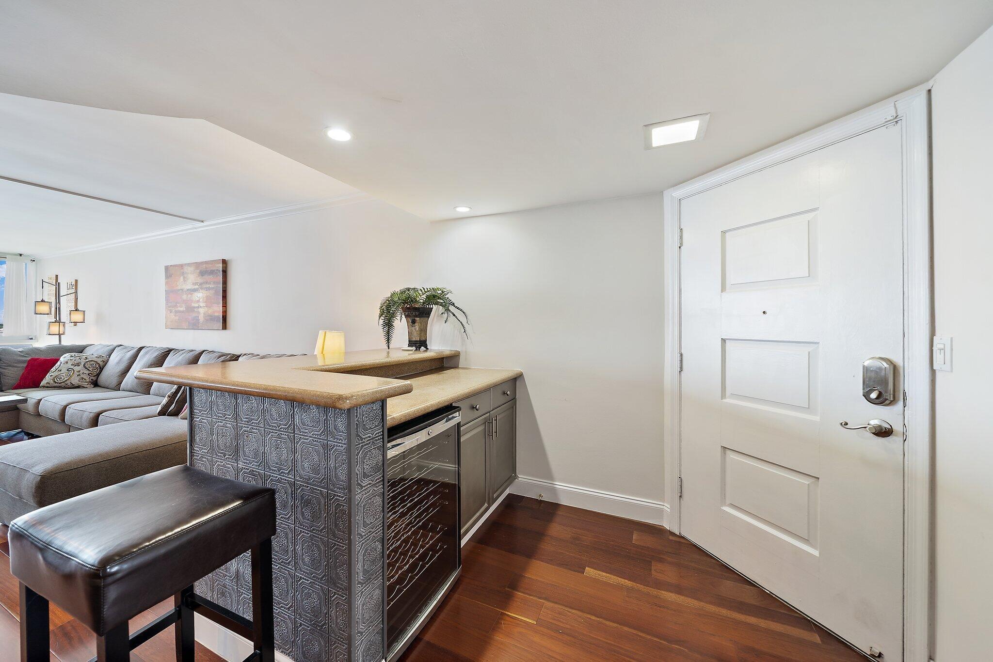LAKE HARBOUR TOWERS CONDO - Residential Lease