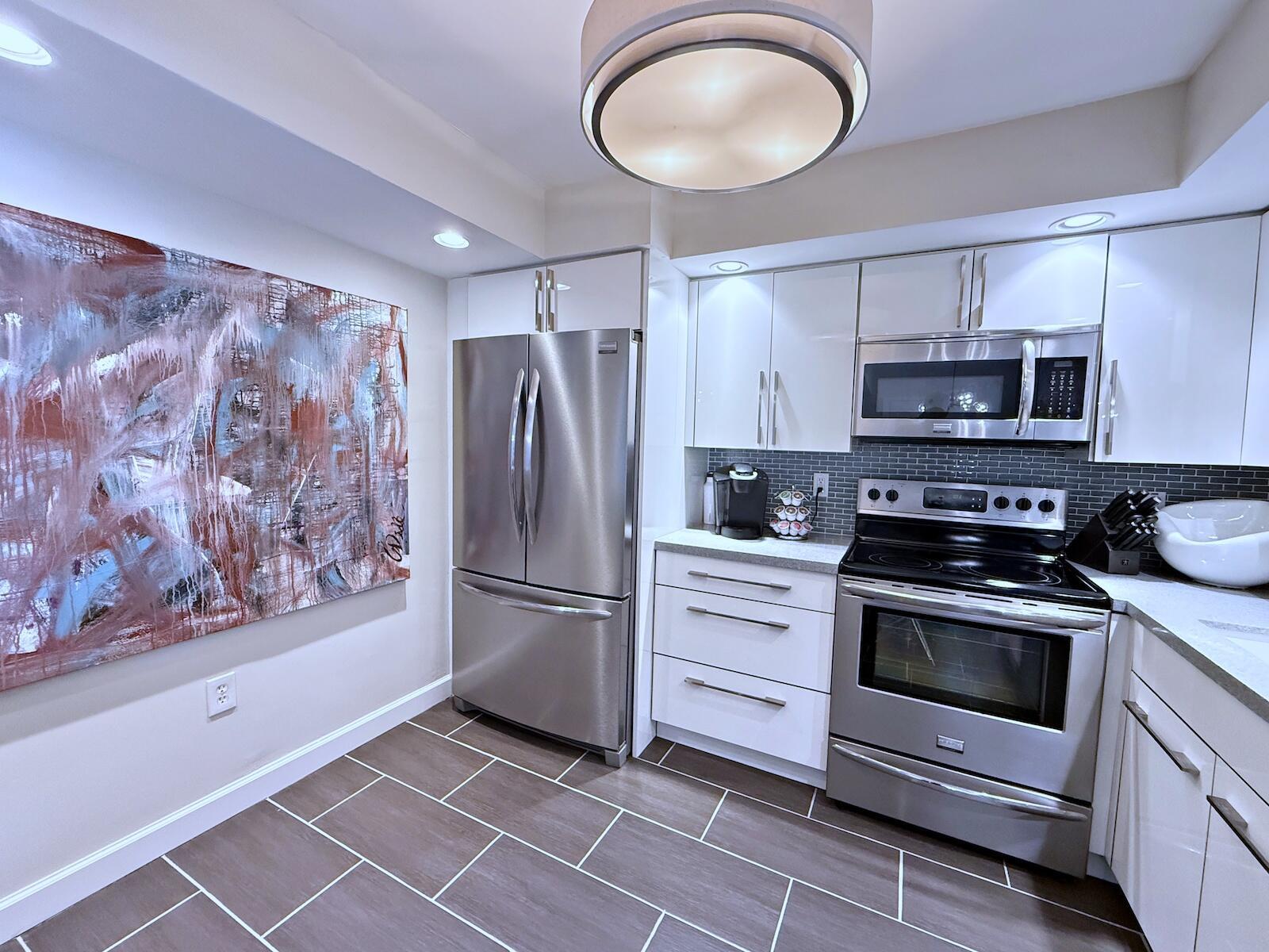 BARCLAY CONDO - Residential Lease