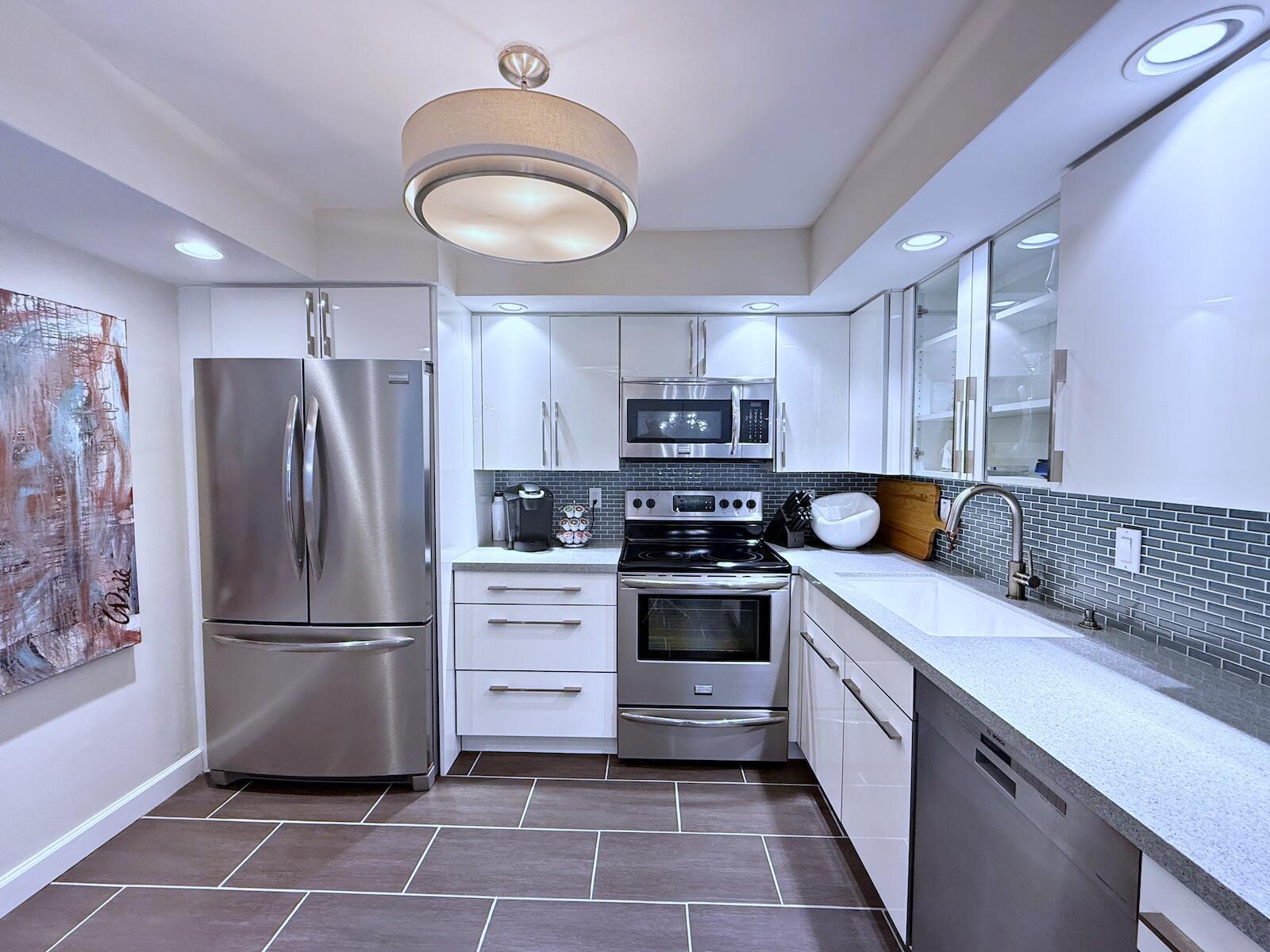 BARCLAY CONDO - Residential Lease