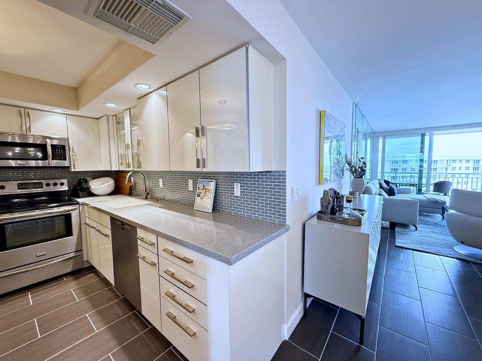 BARCLAY CONDO - Residential Lease