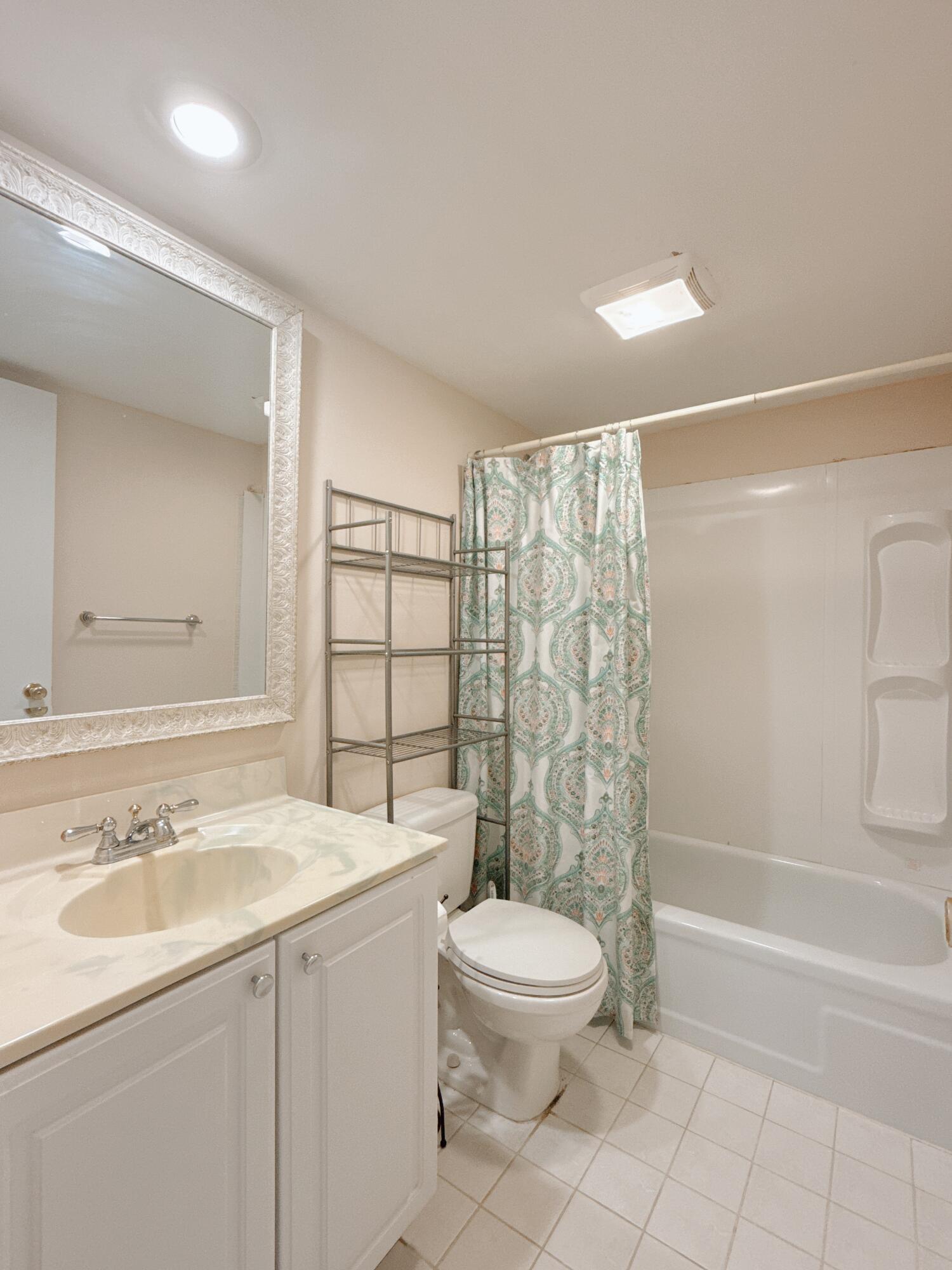 BOCA TERRACE CONDO PH I AND II OR261 - Residential Lease