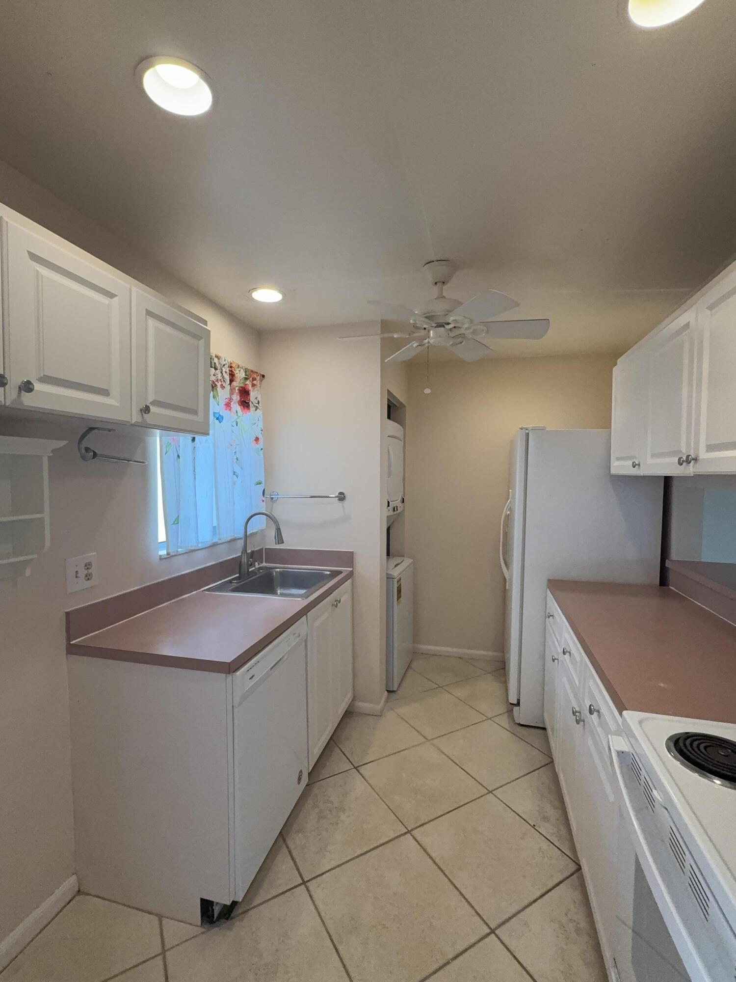 BOCA TERRACE CONDO PH I AND II OR261 - Residential Lease