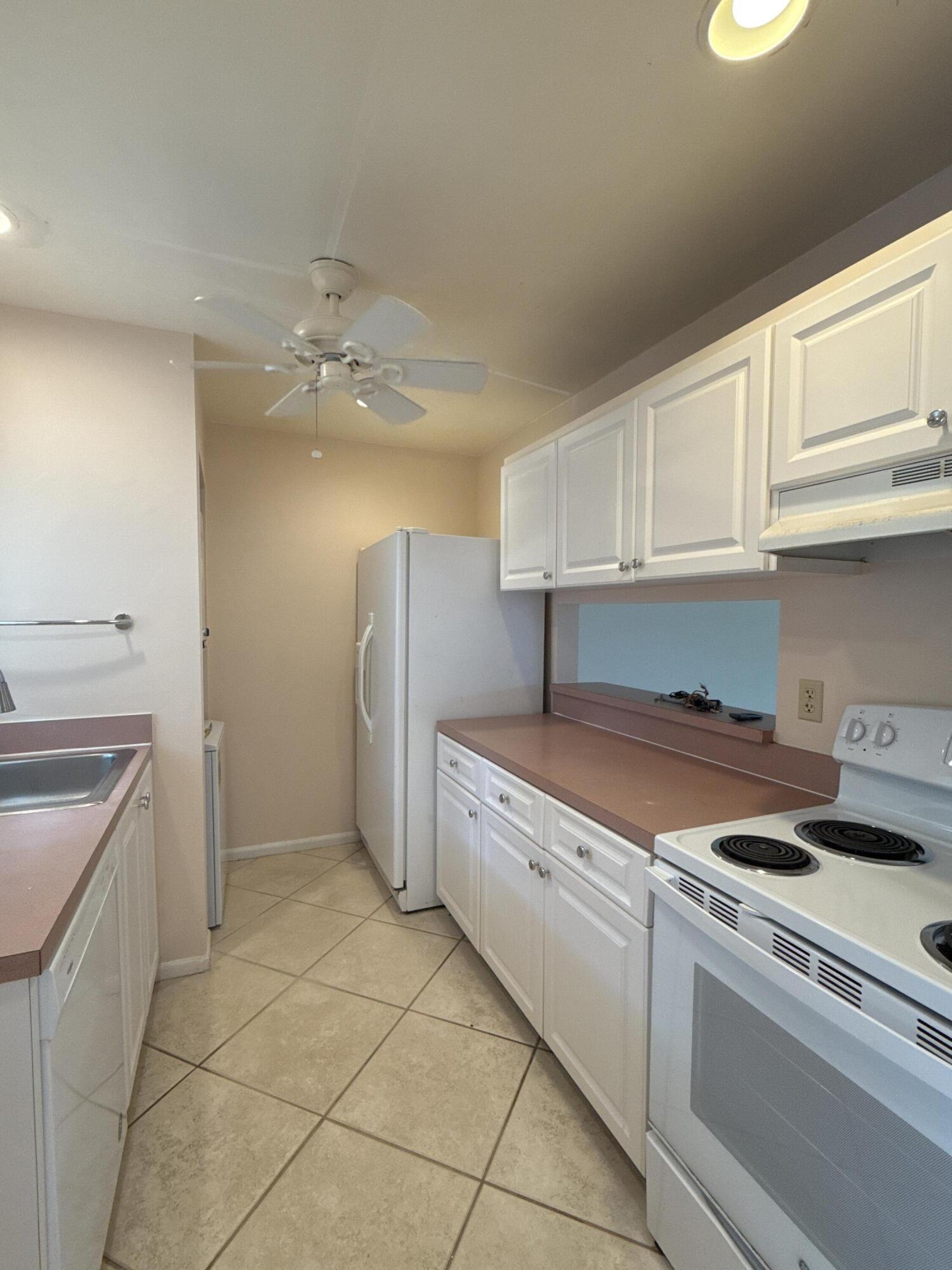 BOCA TERRACE CONDO PH I AND II OR261 - Residential Lease
