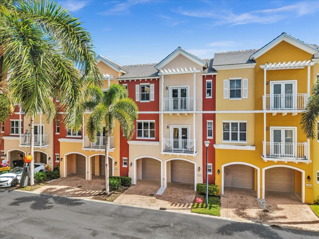 Vintage Lighthouse Point - Residential