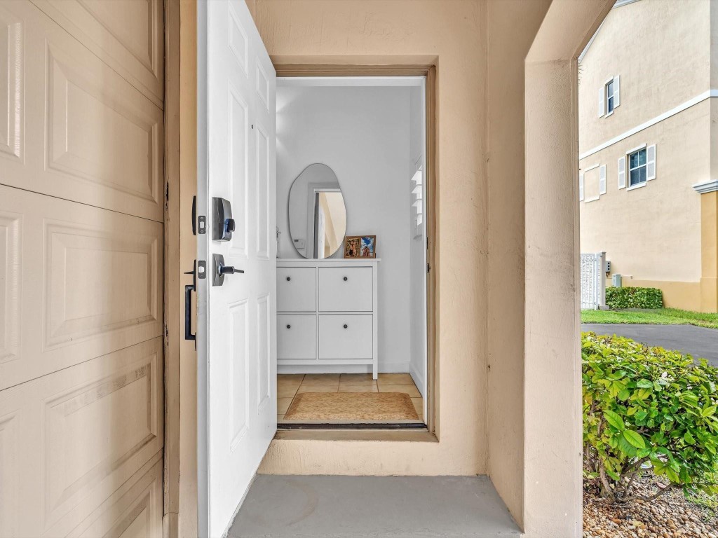 Vintage Lighthouse Point - Residential