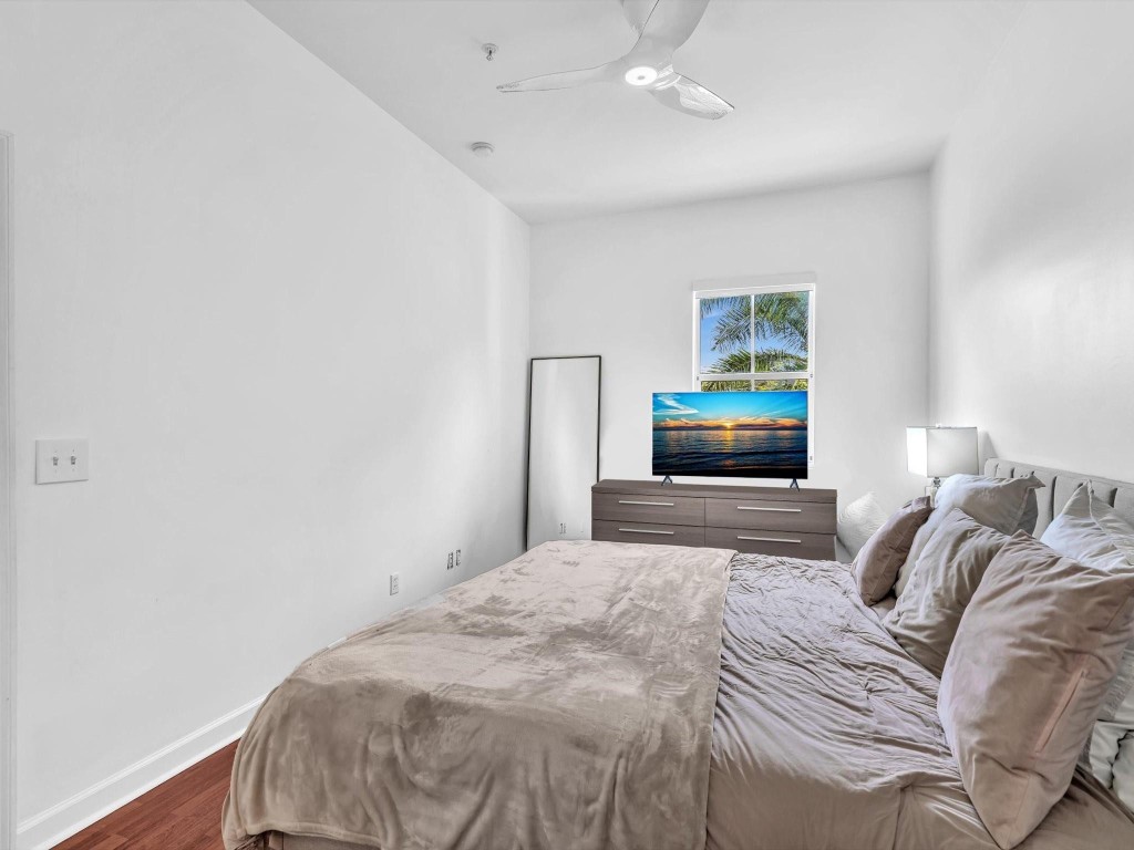 Vintage Lighthouse Point - Residential