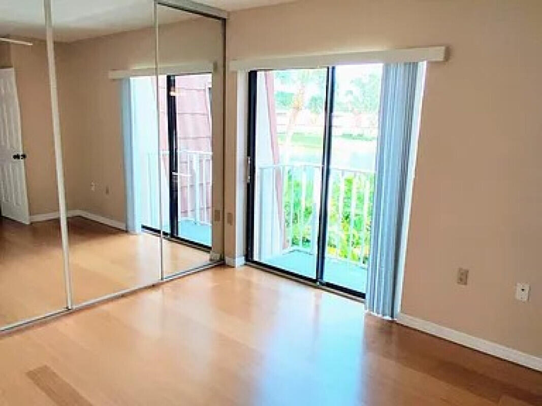 WATERSIDE LUXURY TOWNHOMES CONDO - Residential