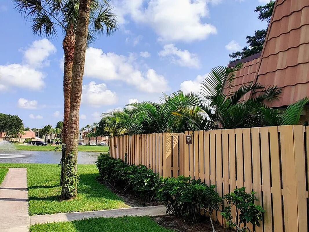 WATERSIDE LUXURY TOWNHOMES CONDO - Residential