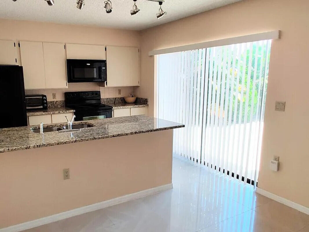 WATERSIDE LUXURY TOWNHOMES CONDO - Residential
