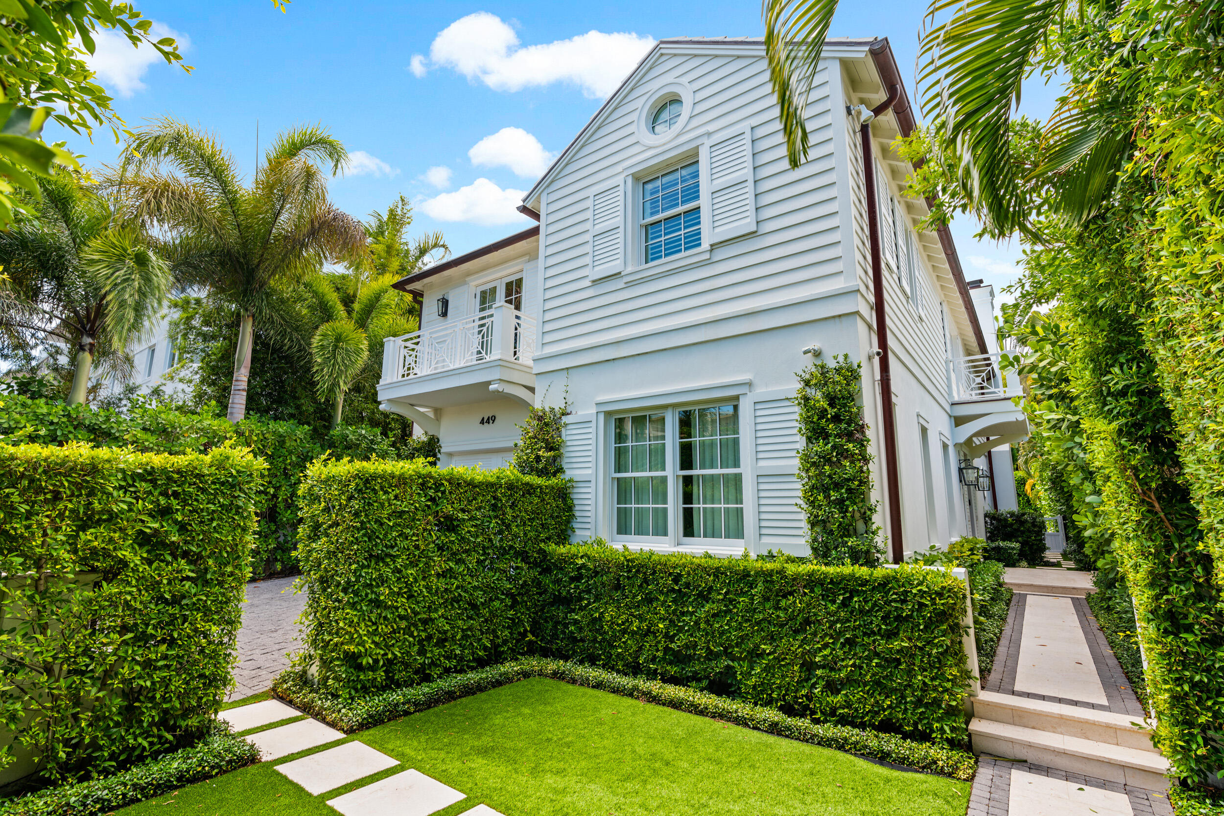 Lovely Island Style residence built in 2017. Fantastic in town location a few step away from the newly renovated town docks. This 4BR/5.1BA is open and inviting. Light and bright formal living room with stunning coffered ceiling opens to a newly installed automatic louvered covered loggia area with built-in grill. Gourmet chef's eat-in kitchen with top-of-the-line appliances and finishes. The large master suite includes a spacious sitting area, dual baths and dual walk-in closets. Additional highlights include wet bar, elevator, garage, and generator.
