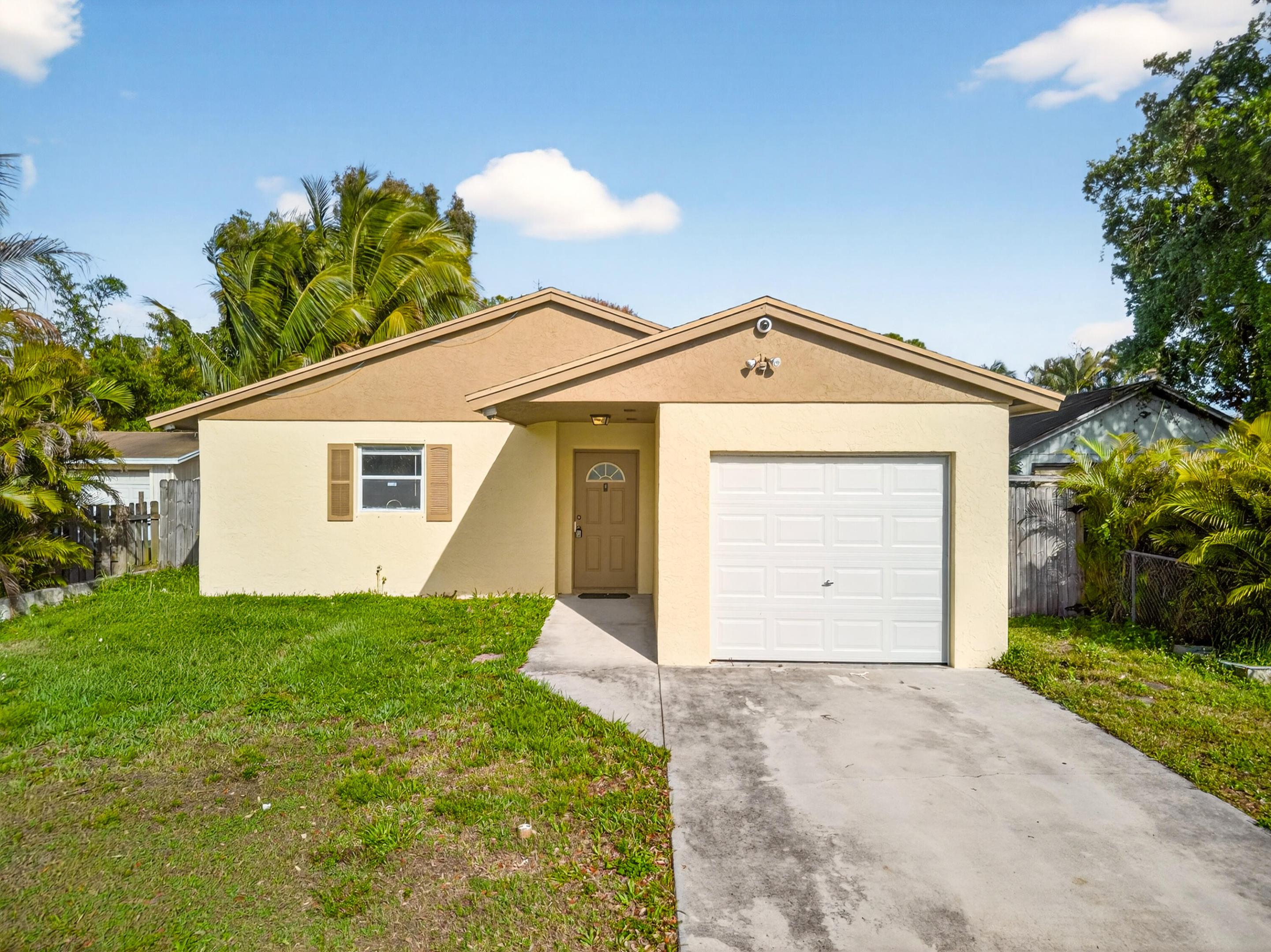 Single-family 3 bedroom, 2 bath home with a 1 car garage. Well kept inside and shows nicely overall. Functional layout with comfortable living space and good potential for both end users and investors. Centrally located with easy access to schools, shopping, and commuter routes.