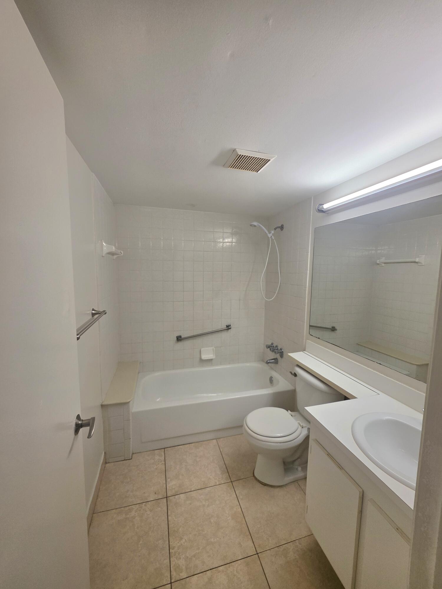 CHARTER CLUB OF PALM BEACH CONDO - Residential Lease