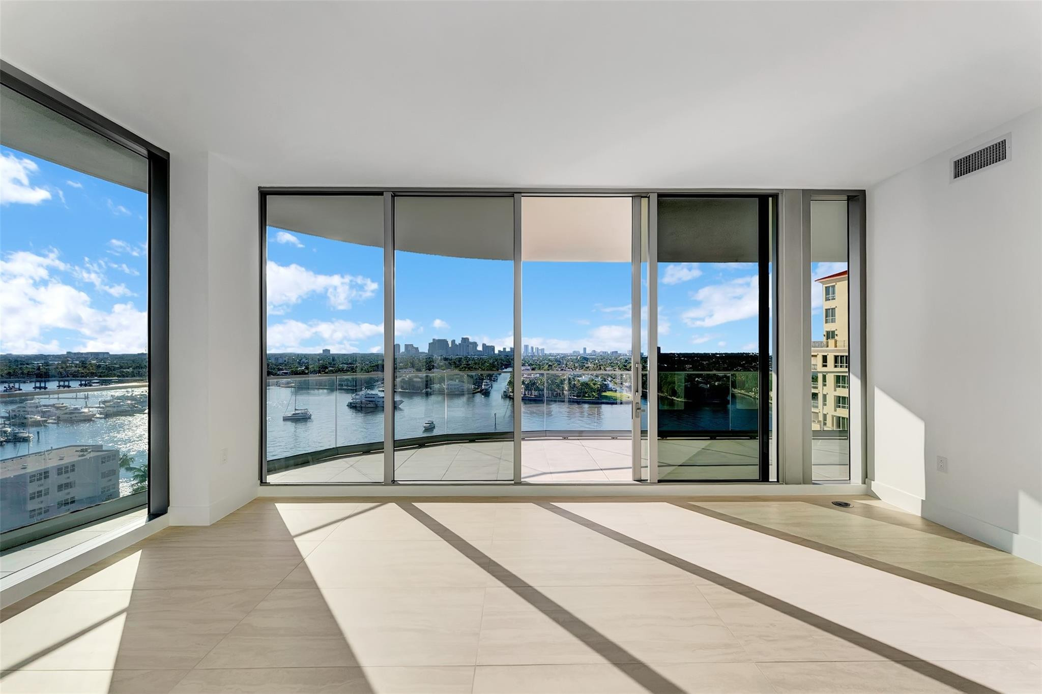 SELENE OCEANFRONT RESIDENCE - Residential