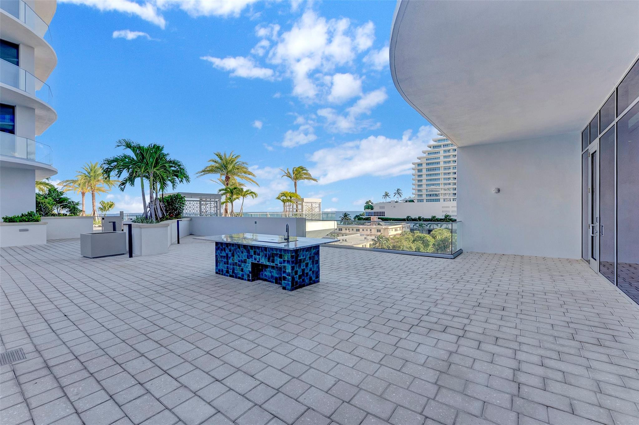 SELENE OCEANFRONT RESIDENCE - Residential