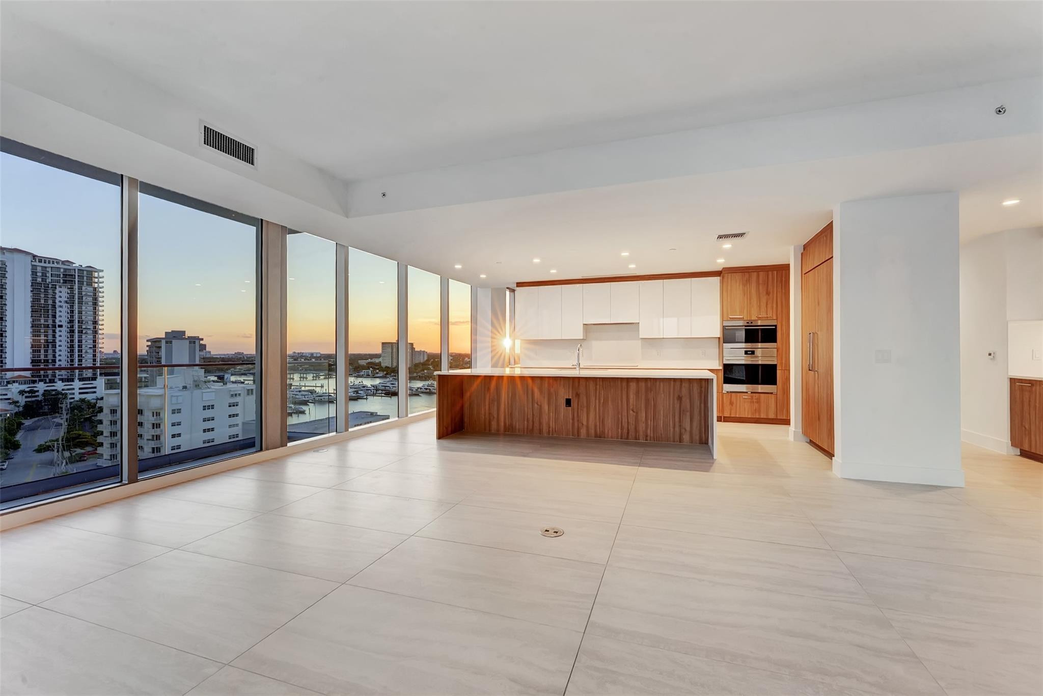 SELENE OCEANFRONT RESIDENCE - Residential