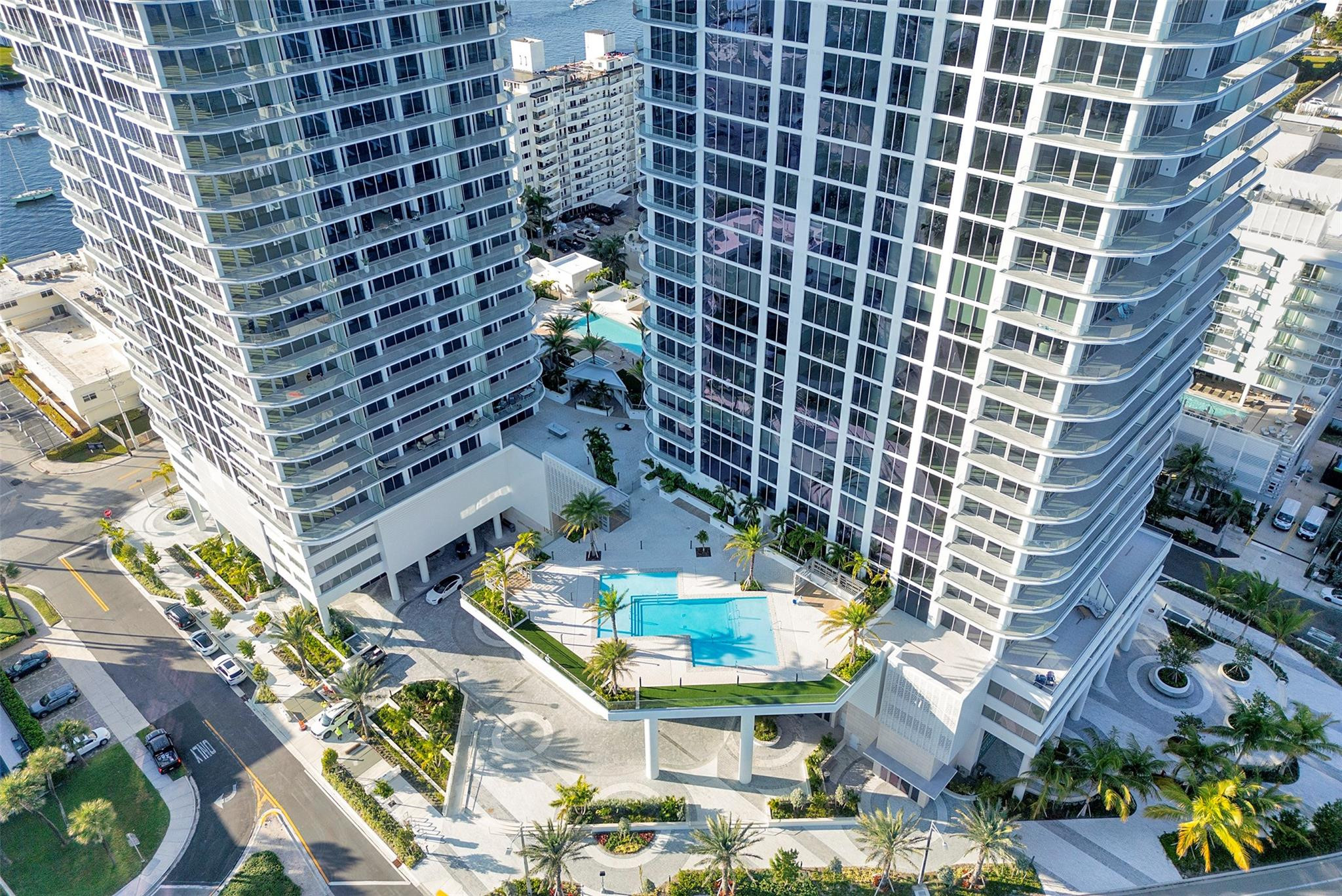 SELENE OCEANFRONT RESIDENCE - Residential