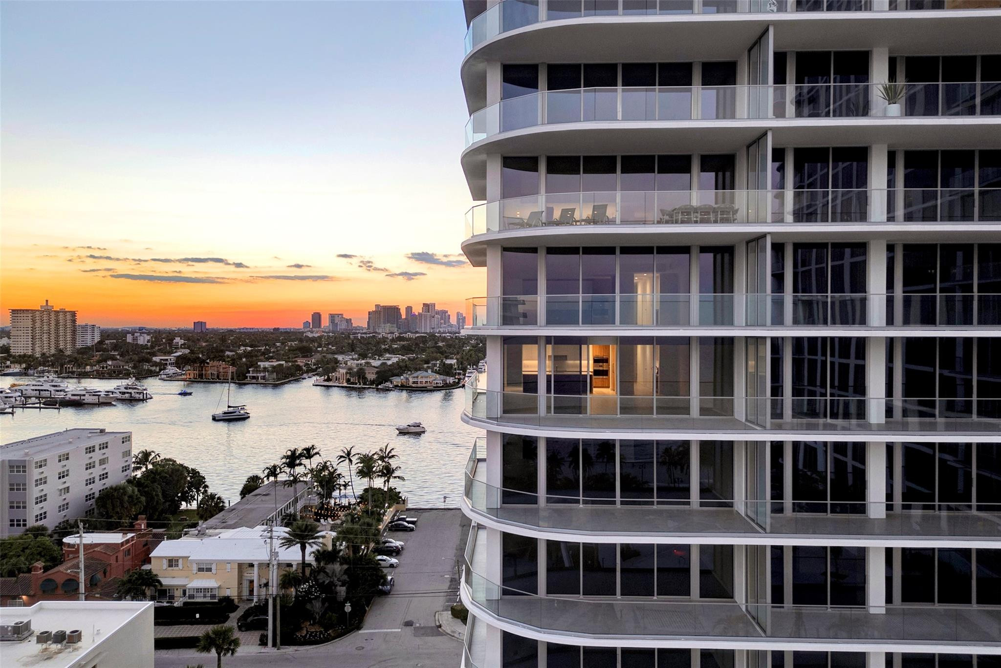 SELENE OCEANFRONT RESIDENCE - Residential