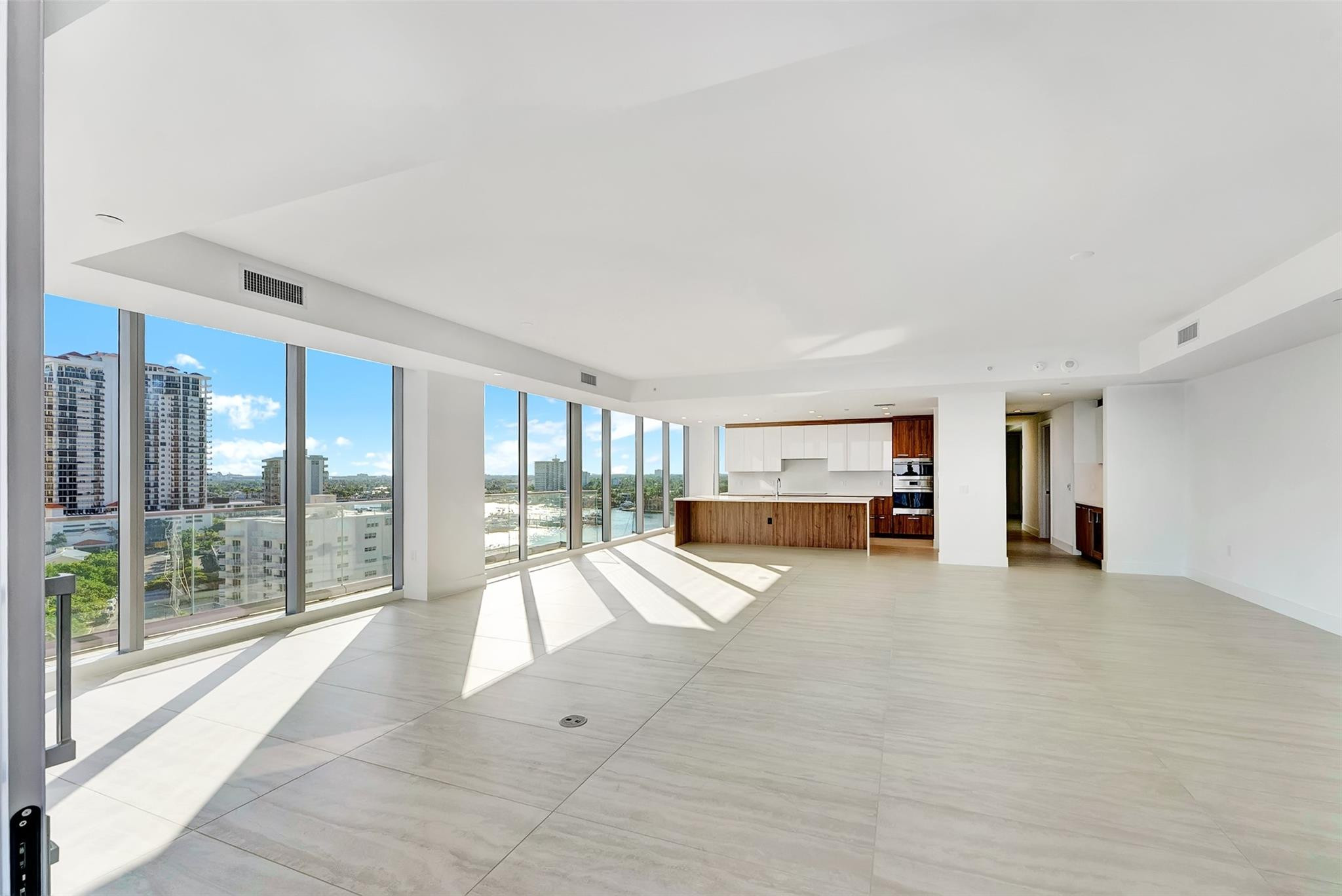 SELENE OCEANFRONT RESIDENCE - Residential