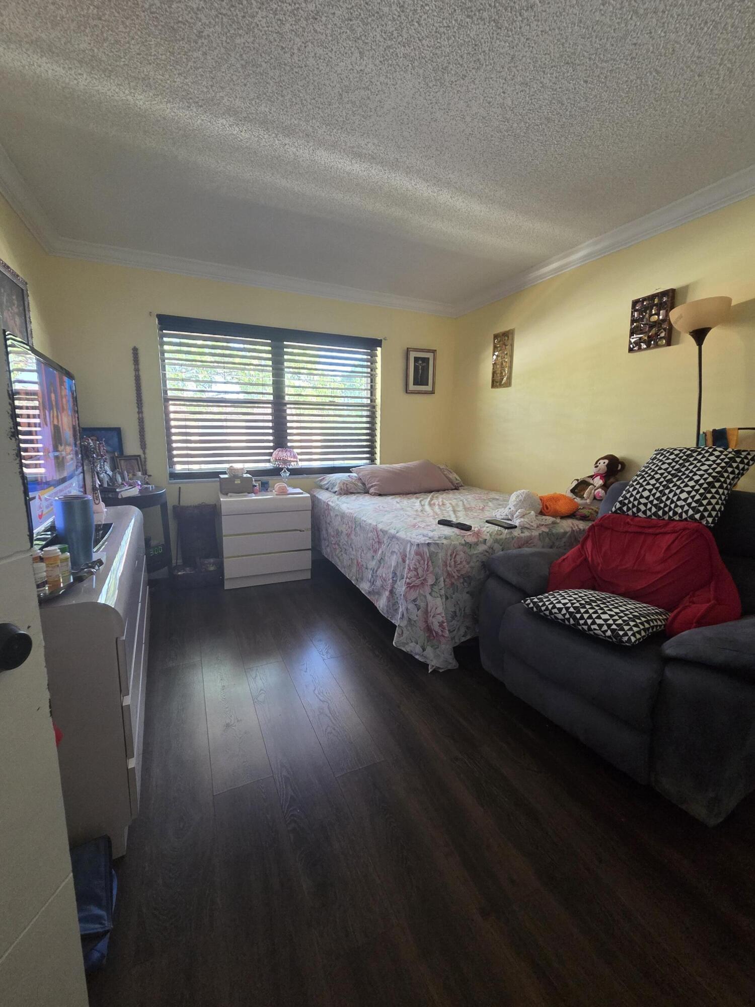 FOREST HILL VILLAS GARDEN CONDO - Residential Lease