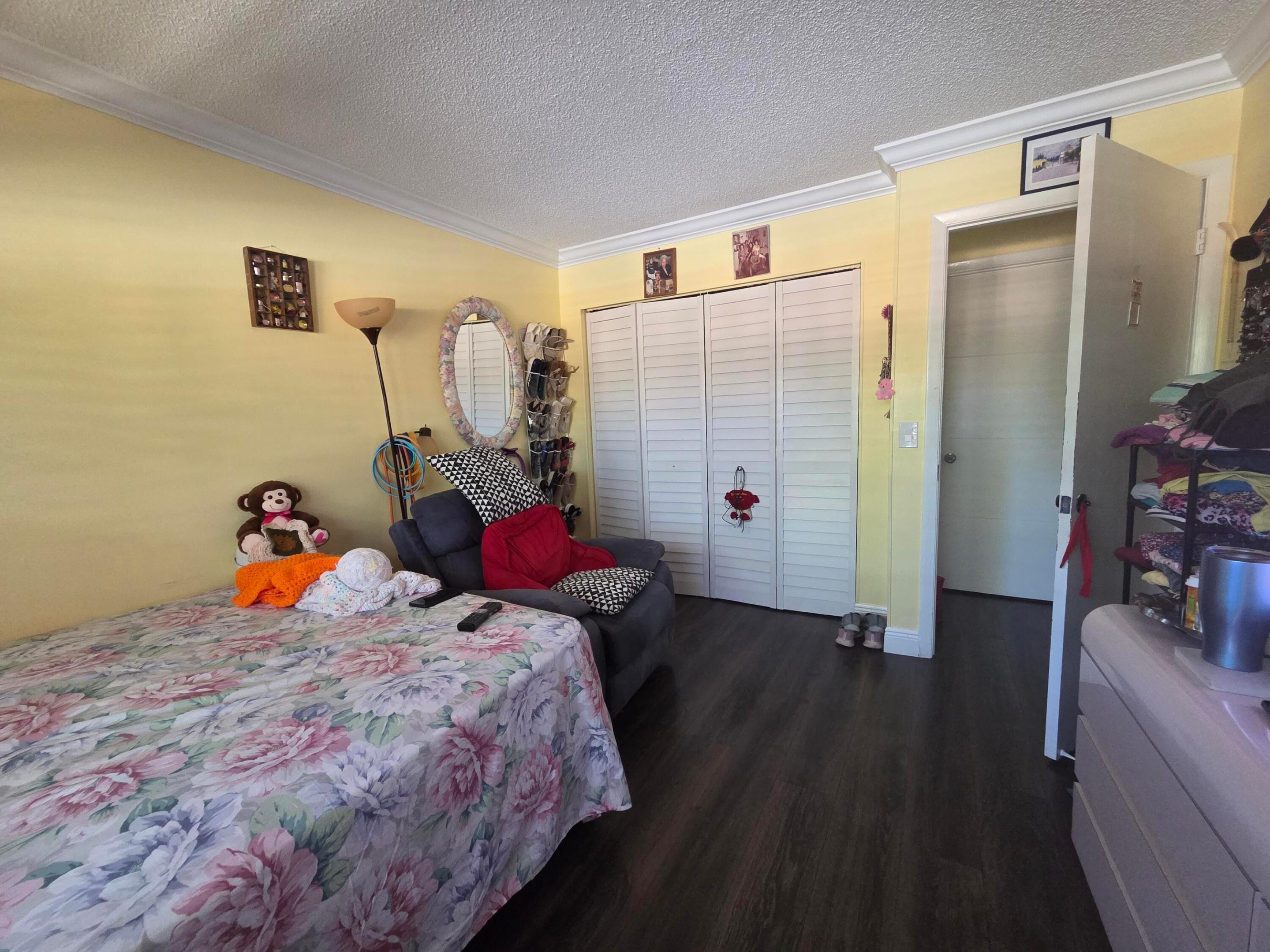 FOREST HILL VILLAS GARDEN CONDO - Residential Lease