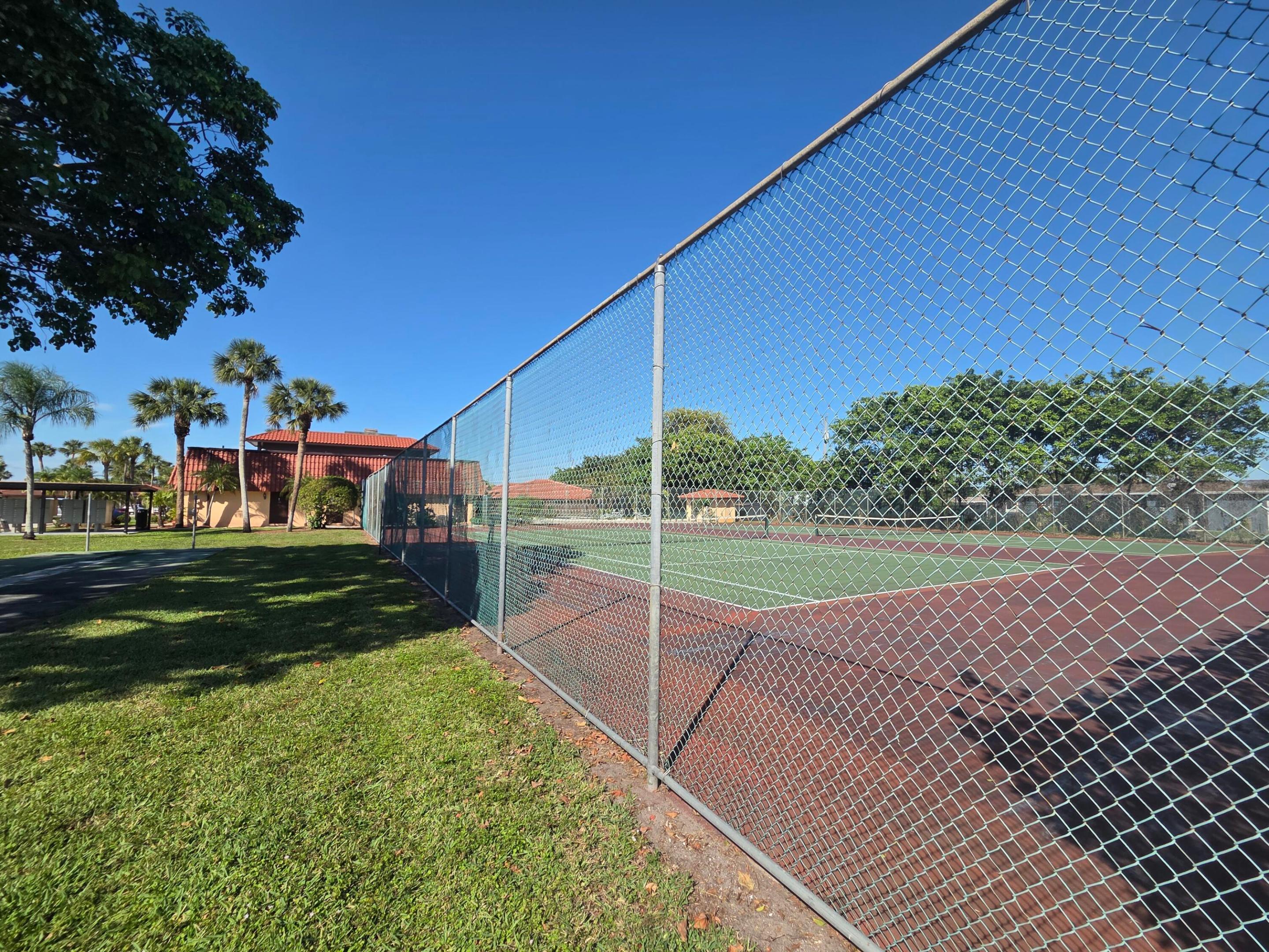 FOREST HILL VILLAS GARDEN CONDO - Residential Lease