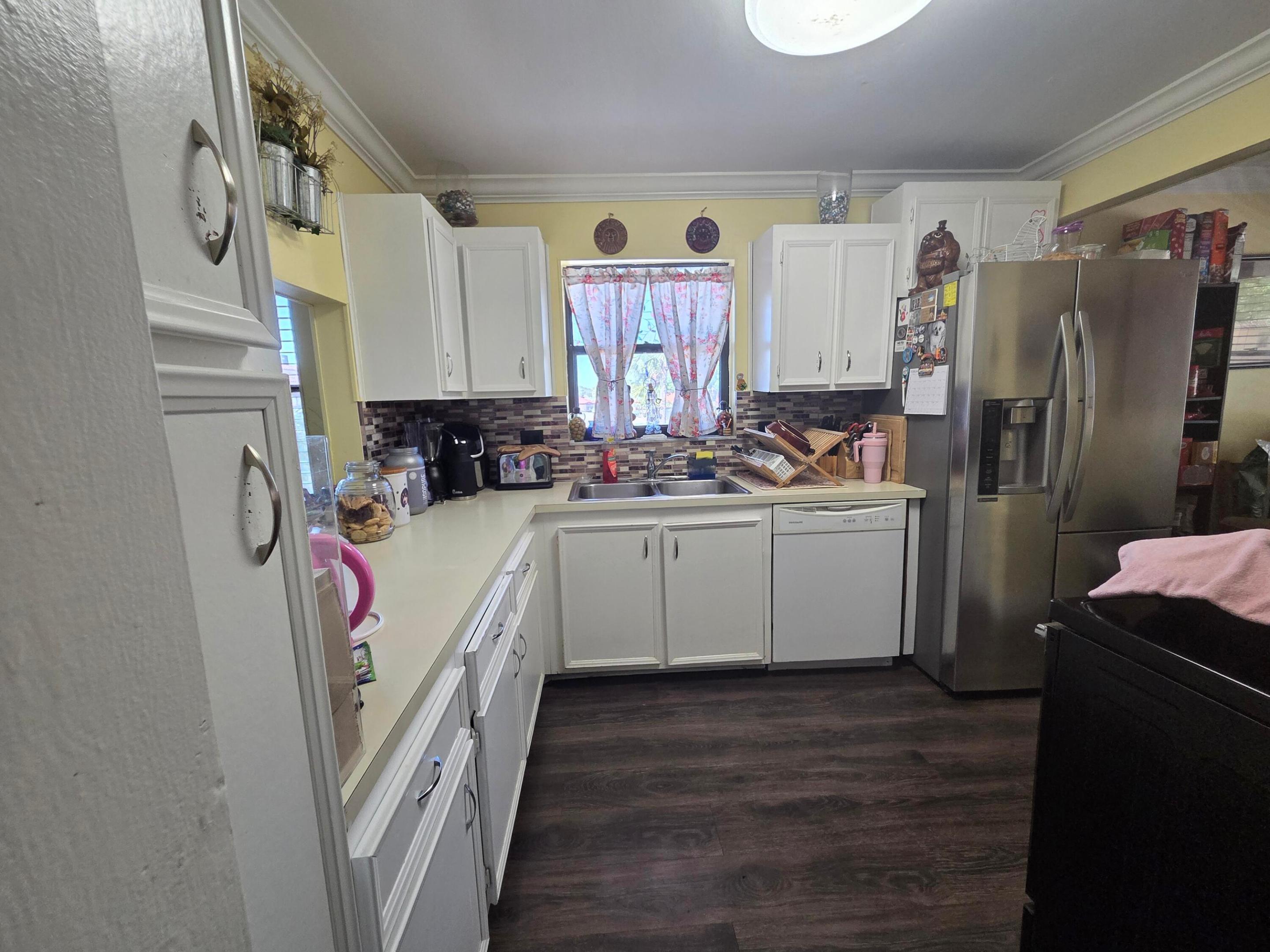 FOREST HILL VILLAS GARDEN CONDO - Residential Lease
