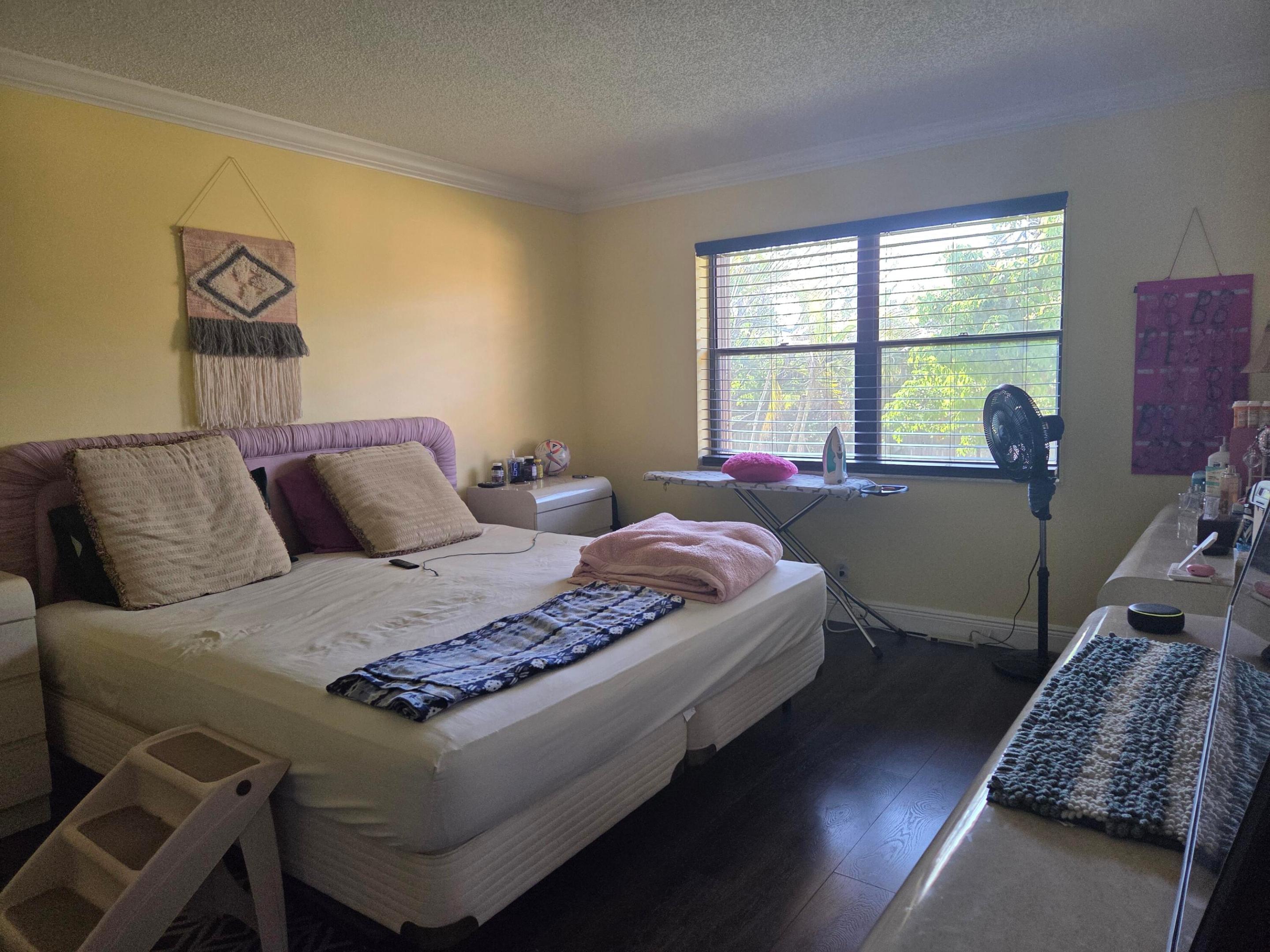 FOREST HILL VILLAS GARDEN CONDO - Residential Lease