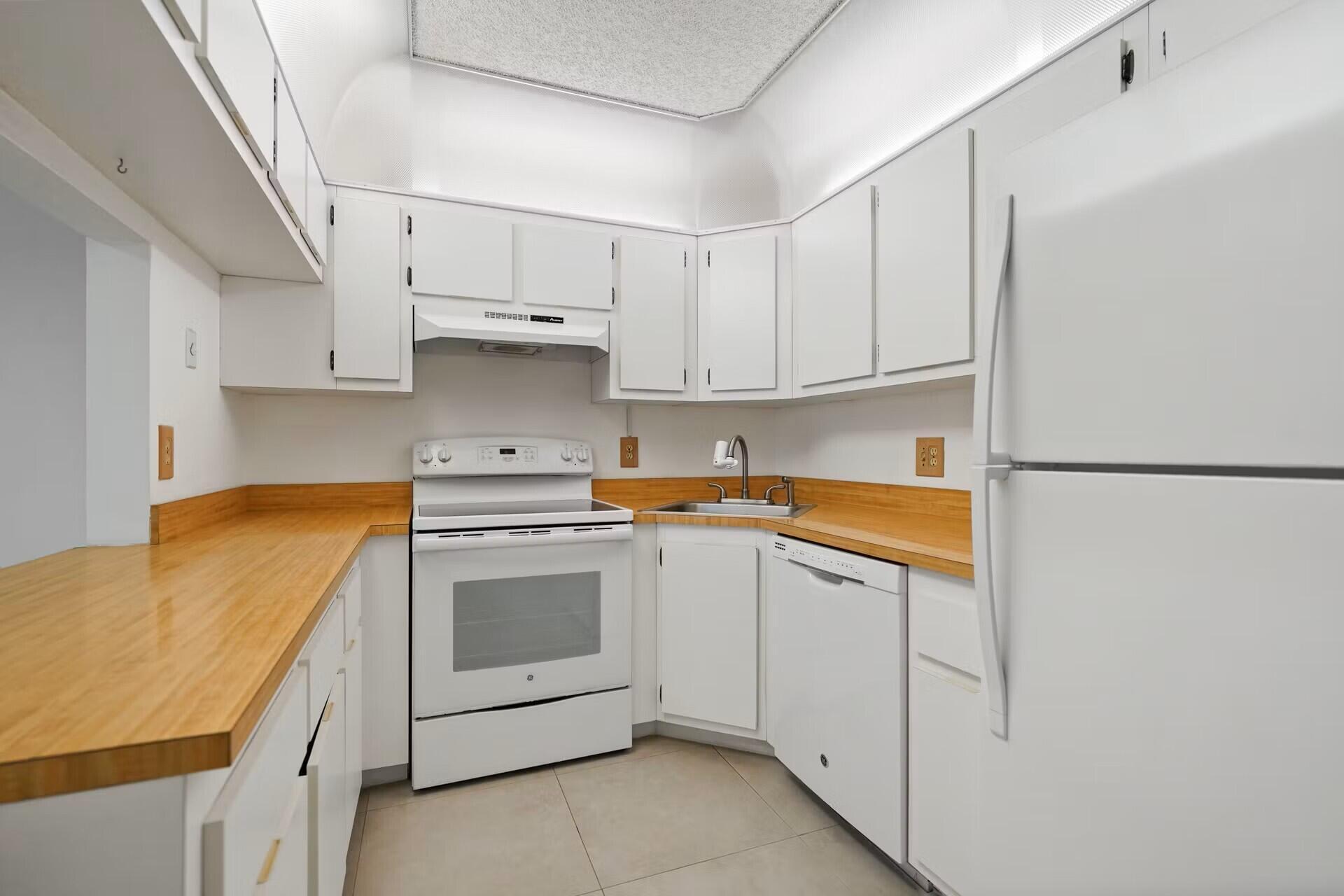 PINE RIDGE NORTH VILLAGE IV CONDO - Residential Lease
