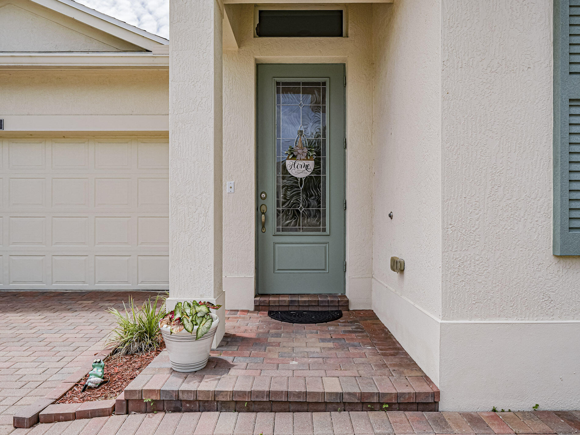 REPLAT OF THE VILLAS AT THREE OAKS - Residential