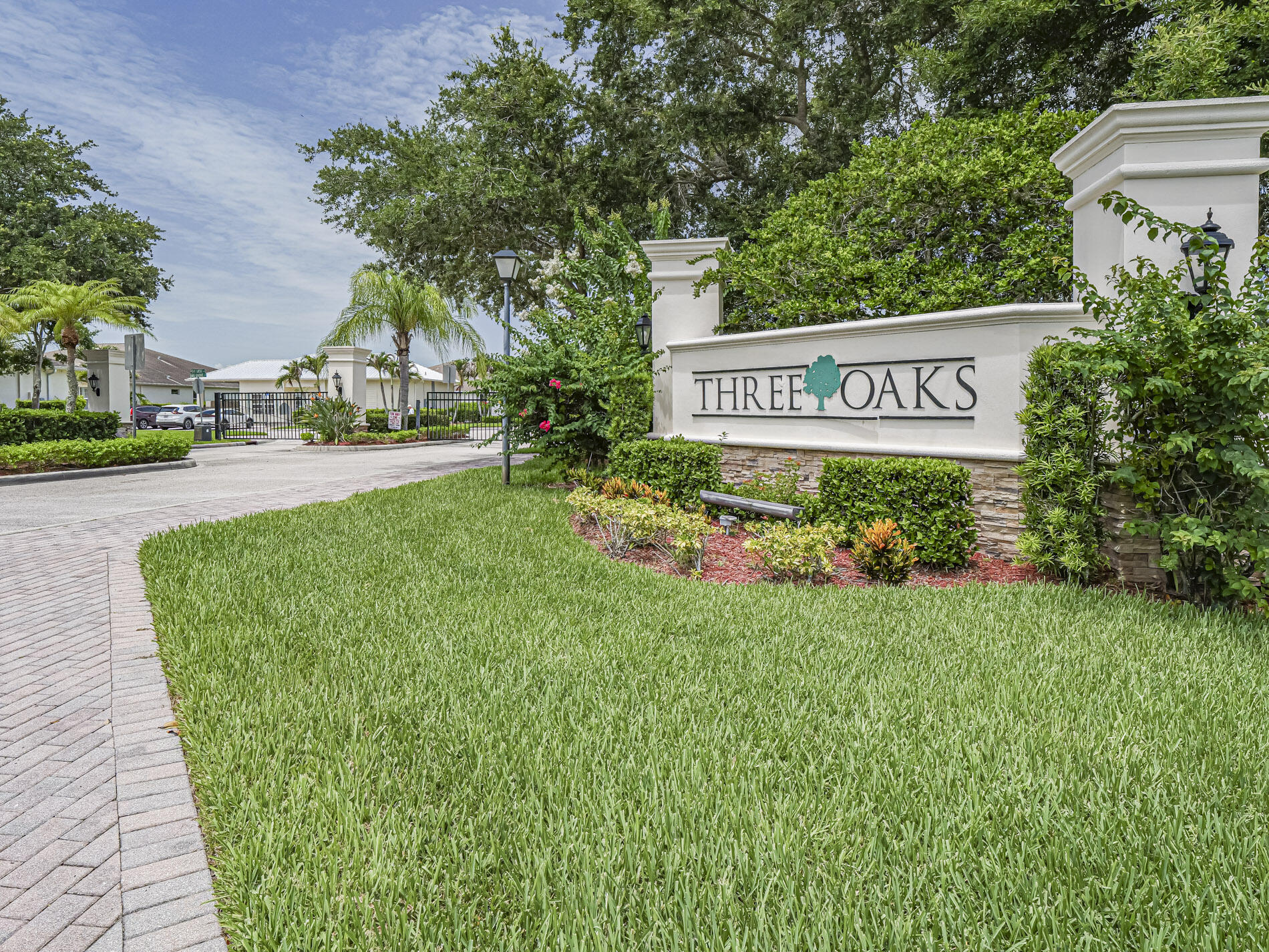 REPLAT OF THE VILLAS AT THREE OAKS - Residential