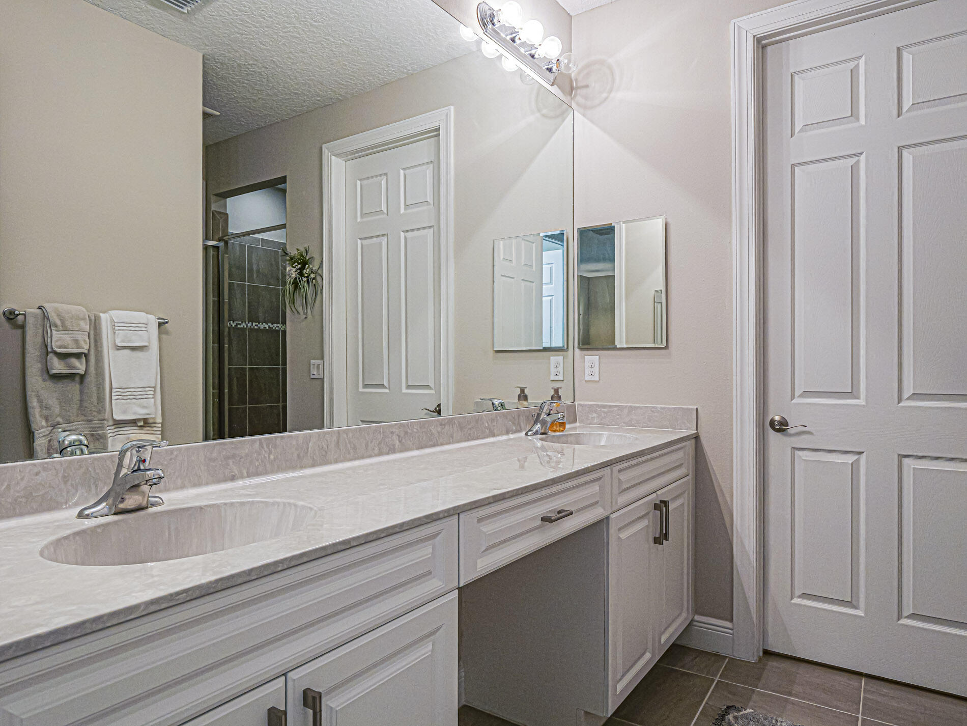 REPLAT OF THE VILLAS AT THREE OAKS - Residential