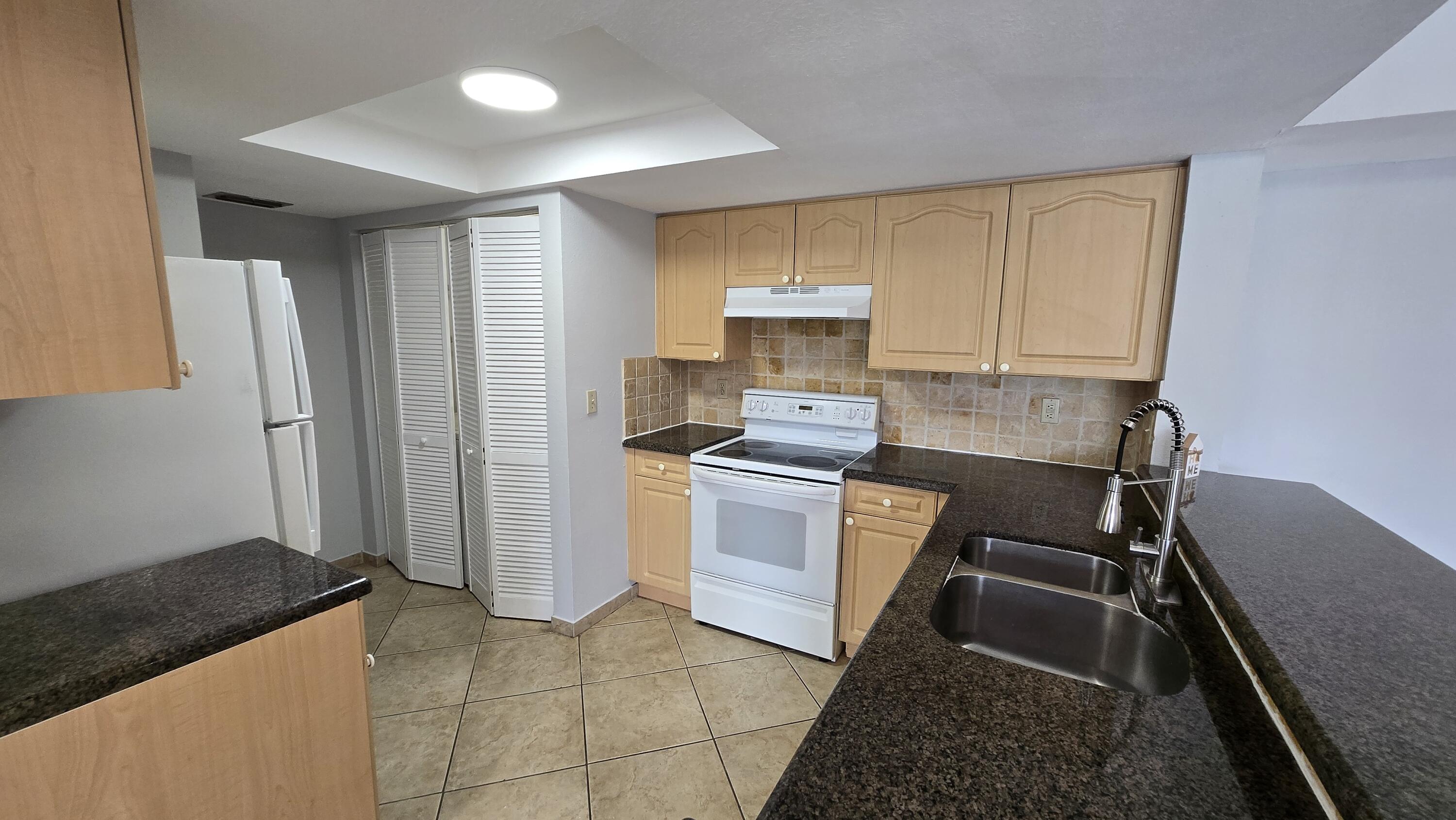 VISCONTI CONDO - Residential Lease