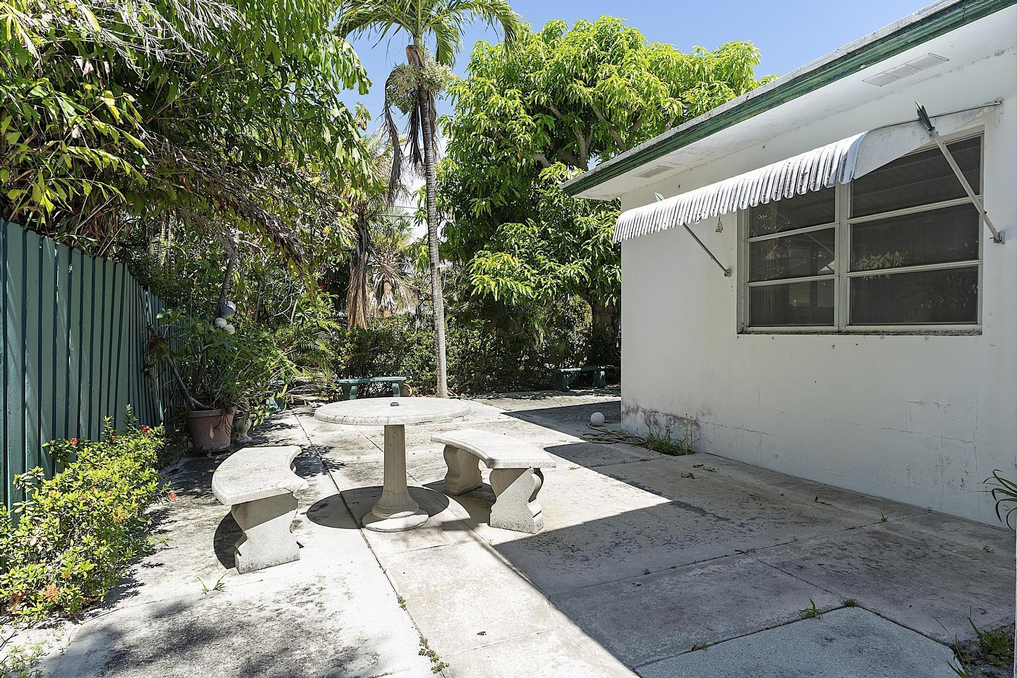 LAKE WORTH TOWN OF - Residential