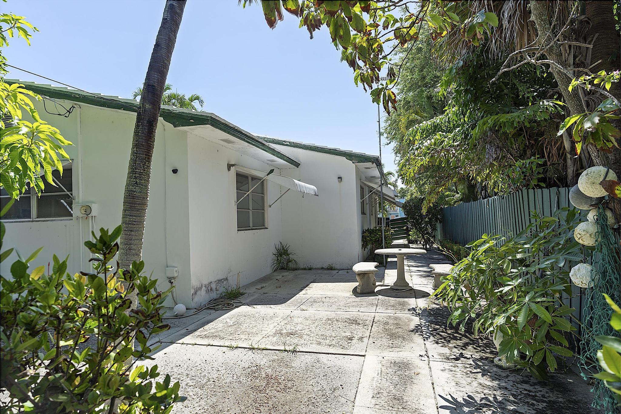 LAKE WORTH TOWN OF - Residential