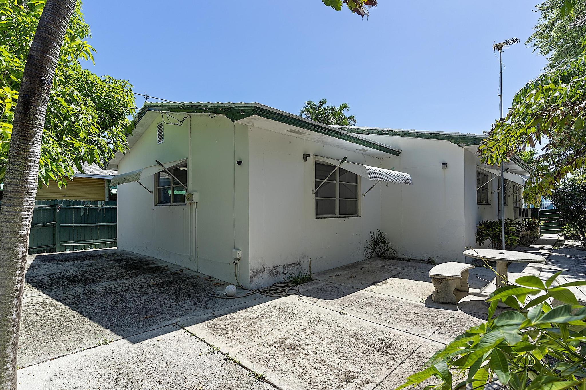 LAKE WORTH TOWN OF - Residential