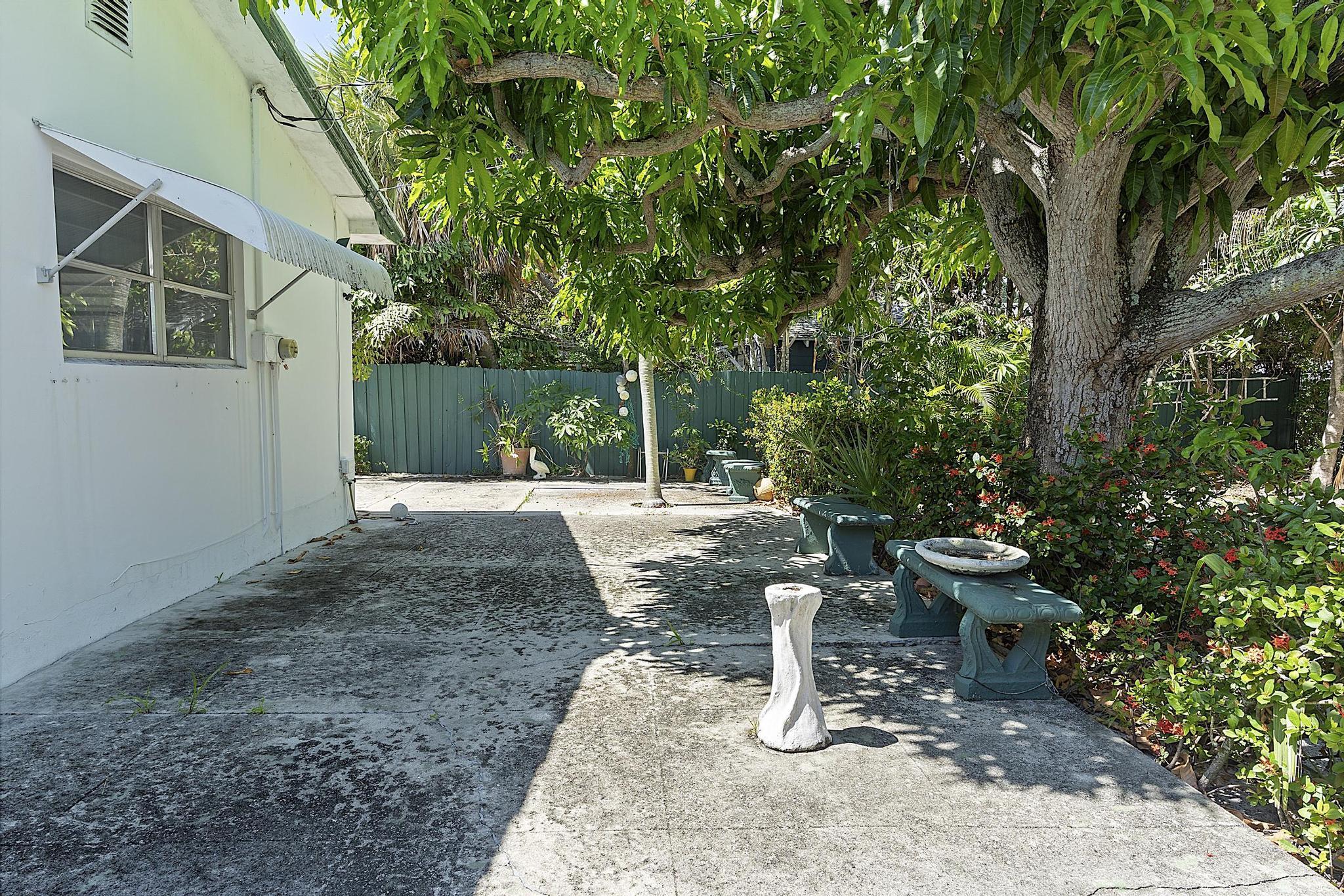LAKE WORTH TOWN OF - Residential