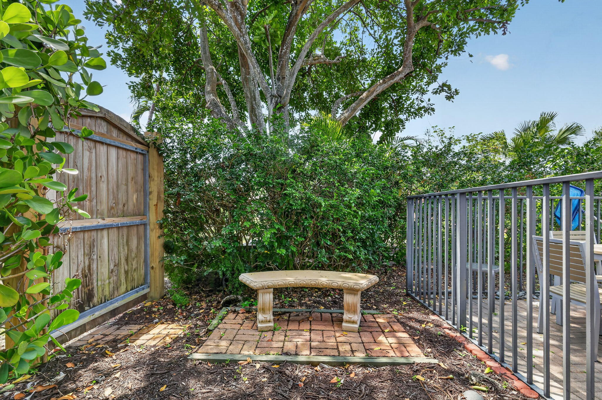 COCO WOOD LAKES SEC 1 - Residential Lease