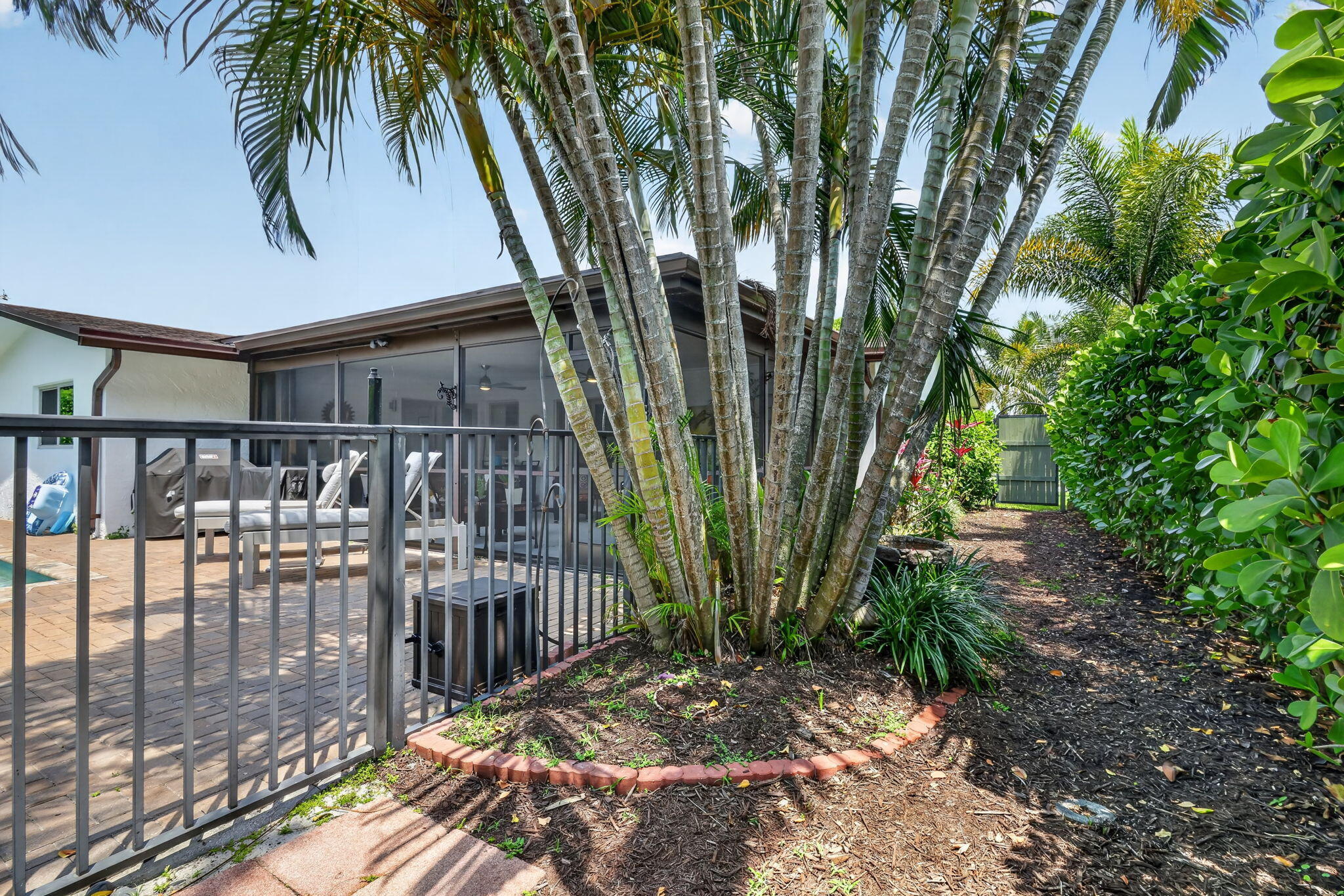 COCO WOOD LAKES SEC 1 - Residential Lease