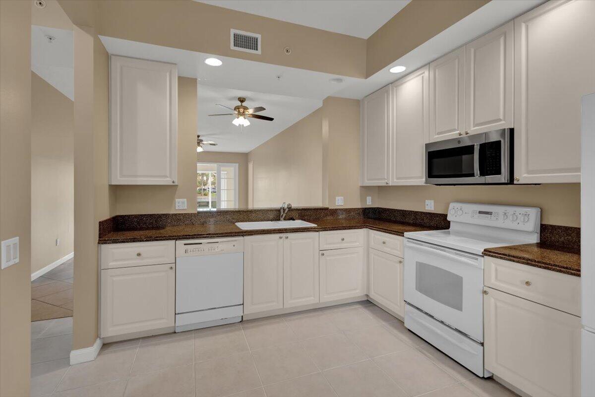HARBOUR ISLE AT HUTCHINSON ISLAND EAST - Residential Lease