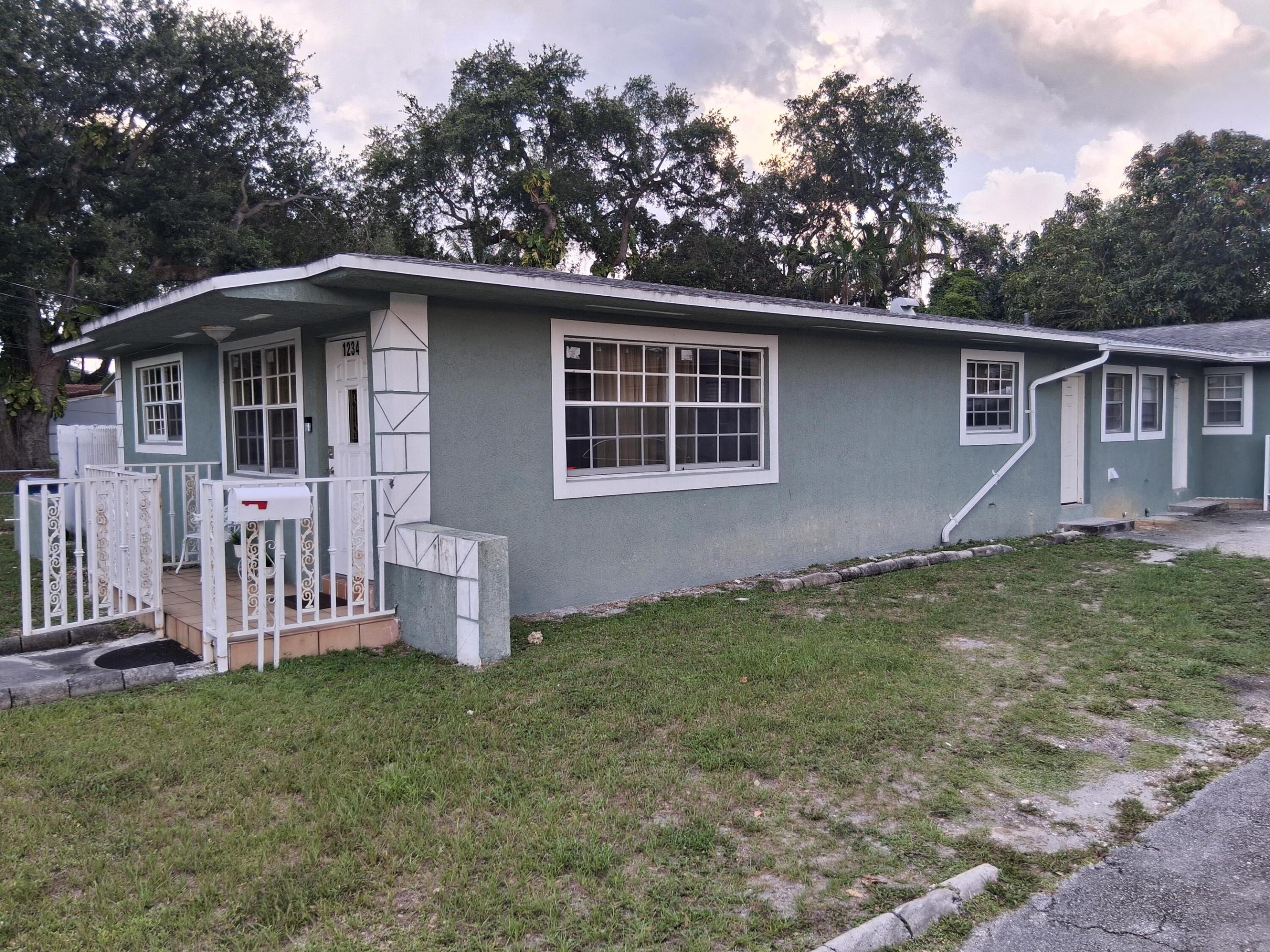 ARCH CREEKS ESTATES - Residential Lease